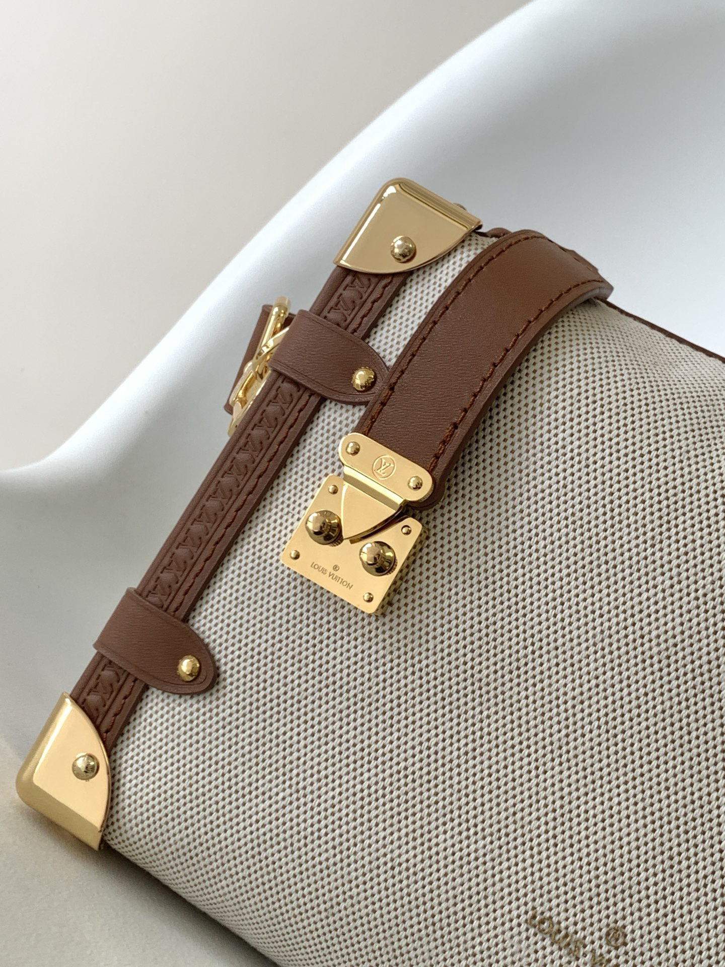 Louis Vuitton Side Trunk Medium Handbag in Natural Canvas - Image 5