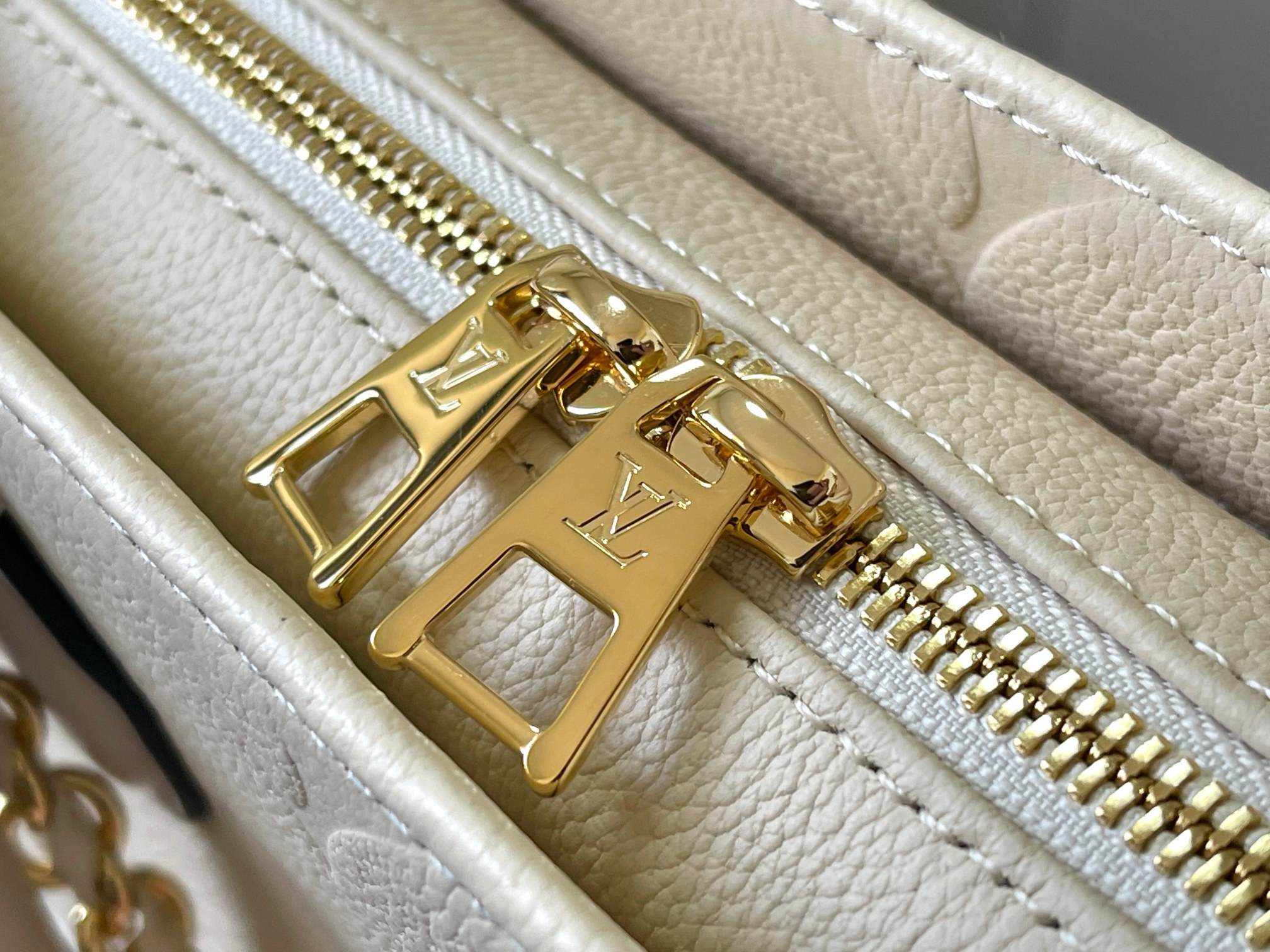 Louis Vuitton OnTheGo East West Tote Bag in Monogram Empreinte Leather - Image 5