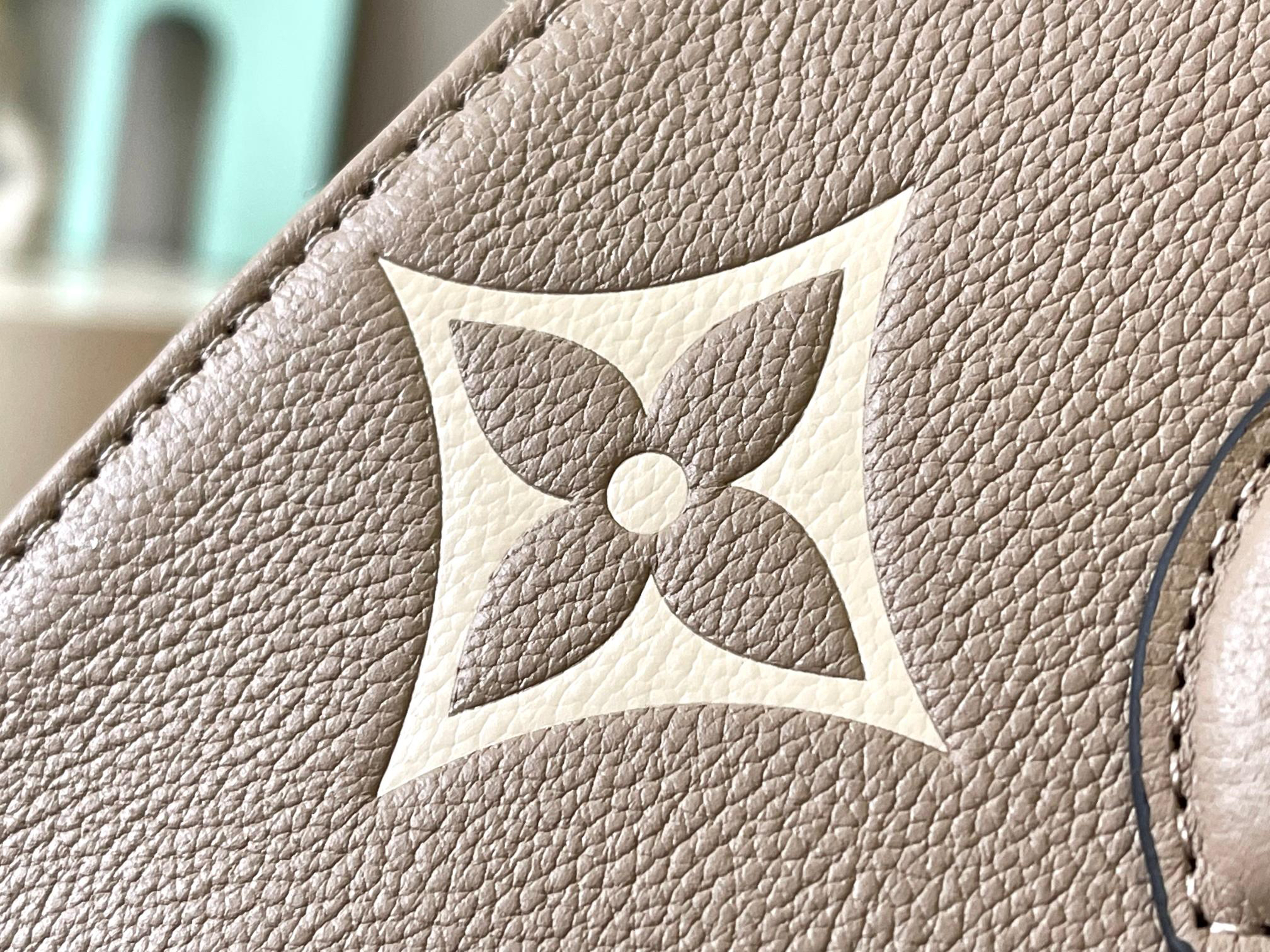Louis Vuitton OnTheGo East West Handbag in Monogram Empreinte Leather - Image 5