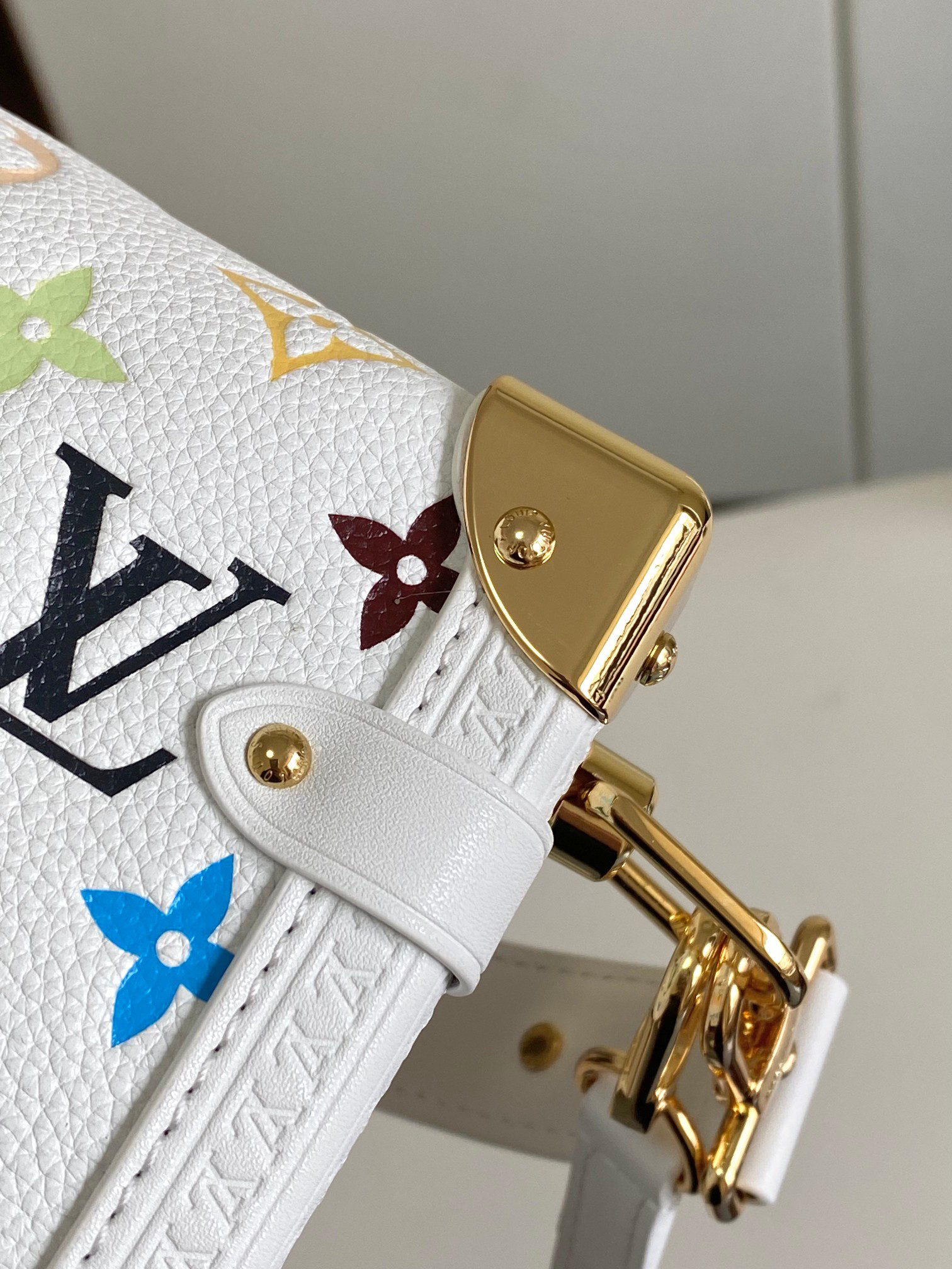 Side Trunk Medium Handbag - Image 5