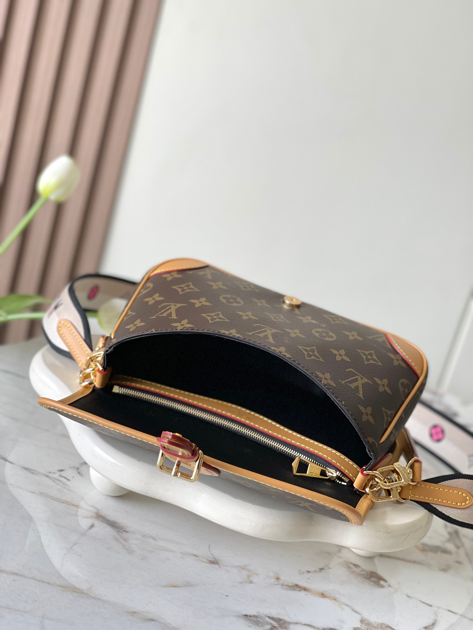 Diane Convertible Leather Shoulder Bag - Image 5
