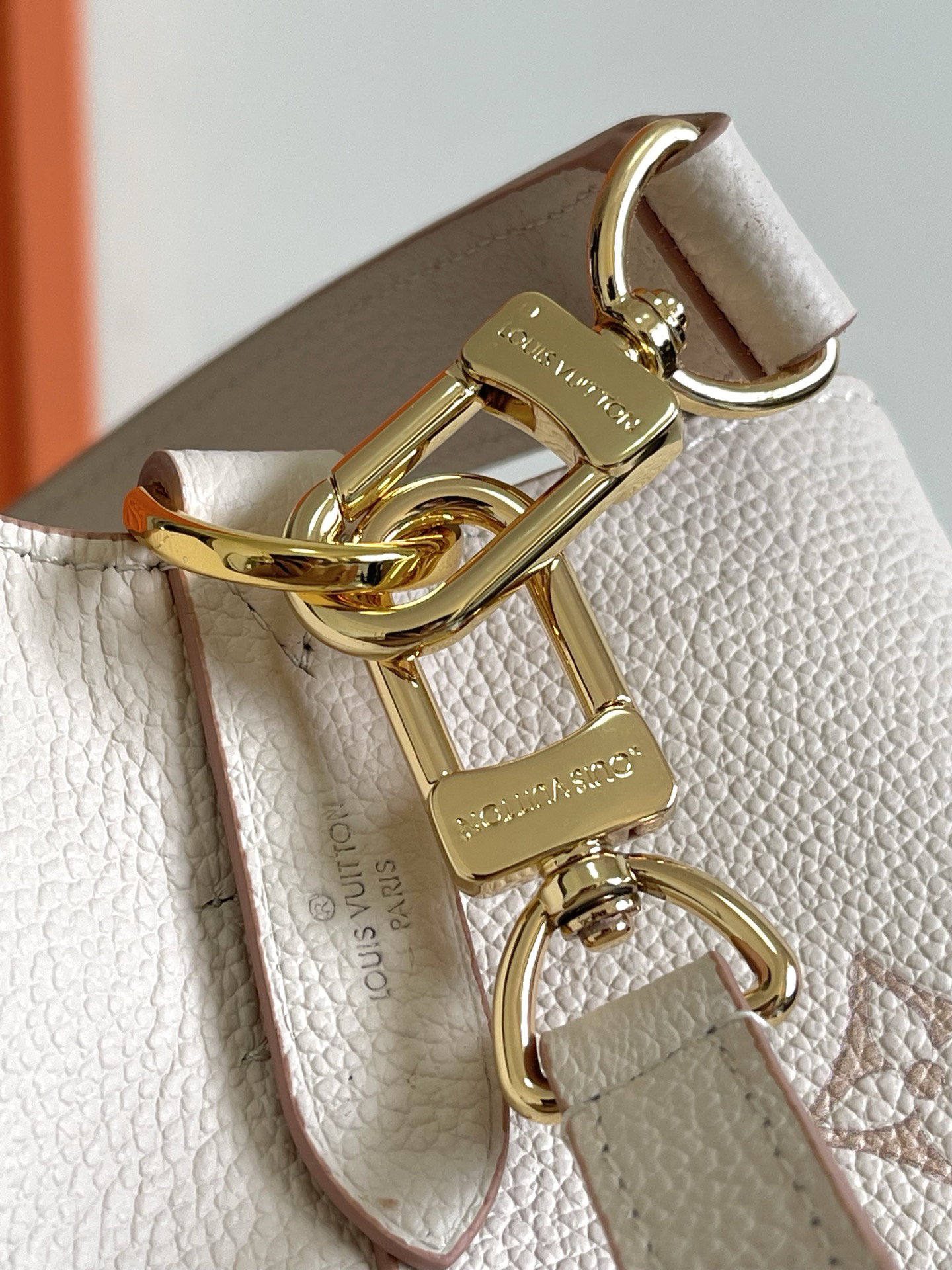 Louis Vuitton NéoNoé Medium Shoulder Bag - Image 5