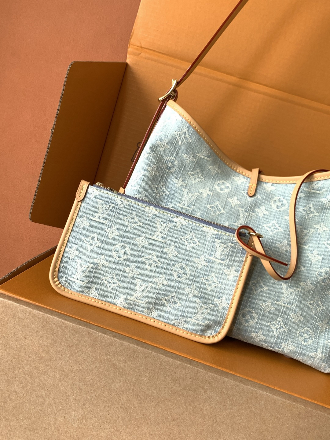 Carryall Small Crossbody Bag M11462 - Image 5