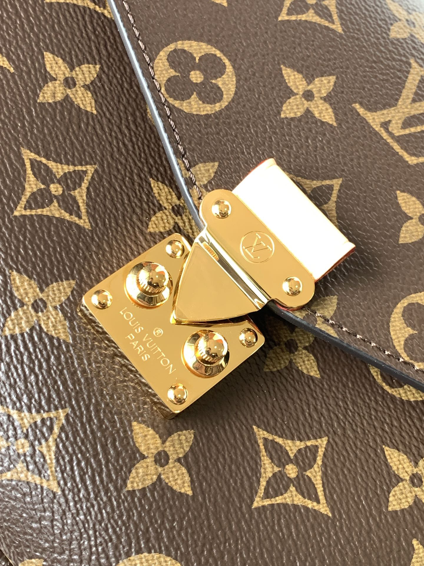 Pochette Métis Leather Crossbody Bag - Image 5