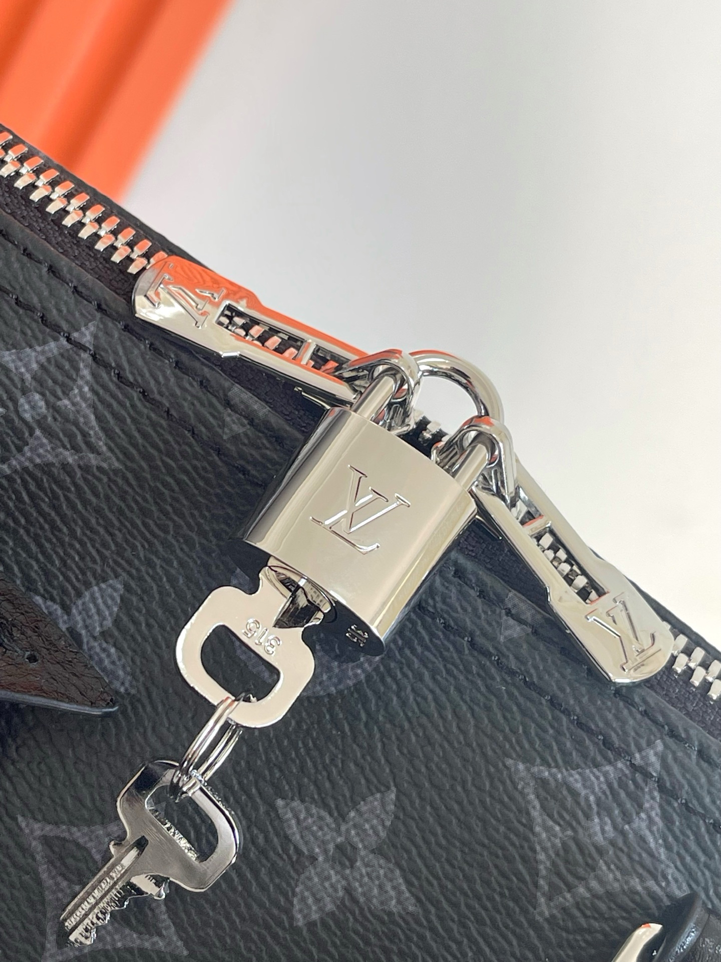 Louis Vuitton Speedy Soft 30 Handbag in Monogram Eclipse Canvas - Image 5
