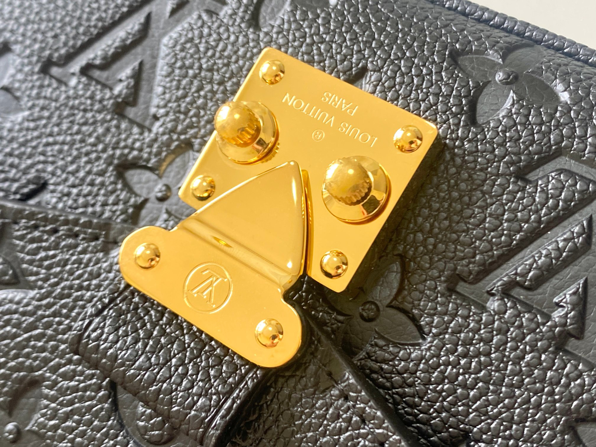 Louis Vuitton Pochette Métis East West Crossbody Bag - Image 5