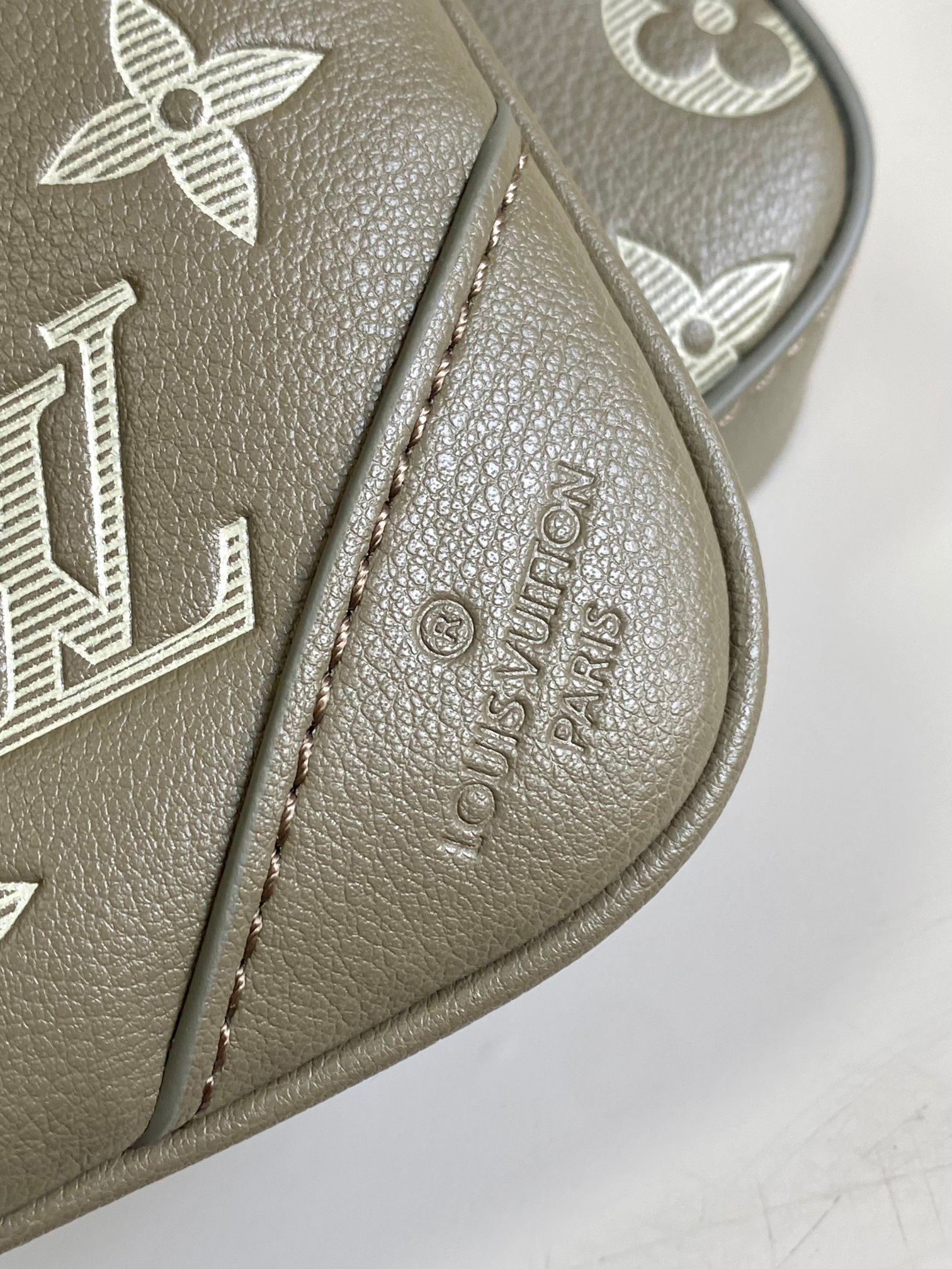 Louis Vuitton Trio Messenger Crossbody Bag - Image 5