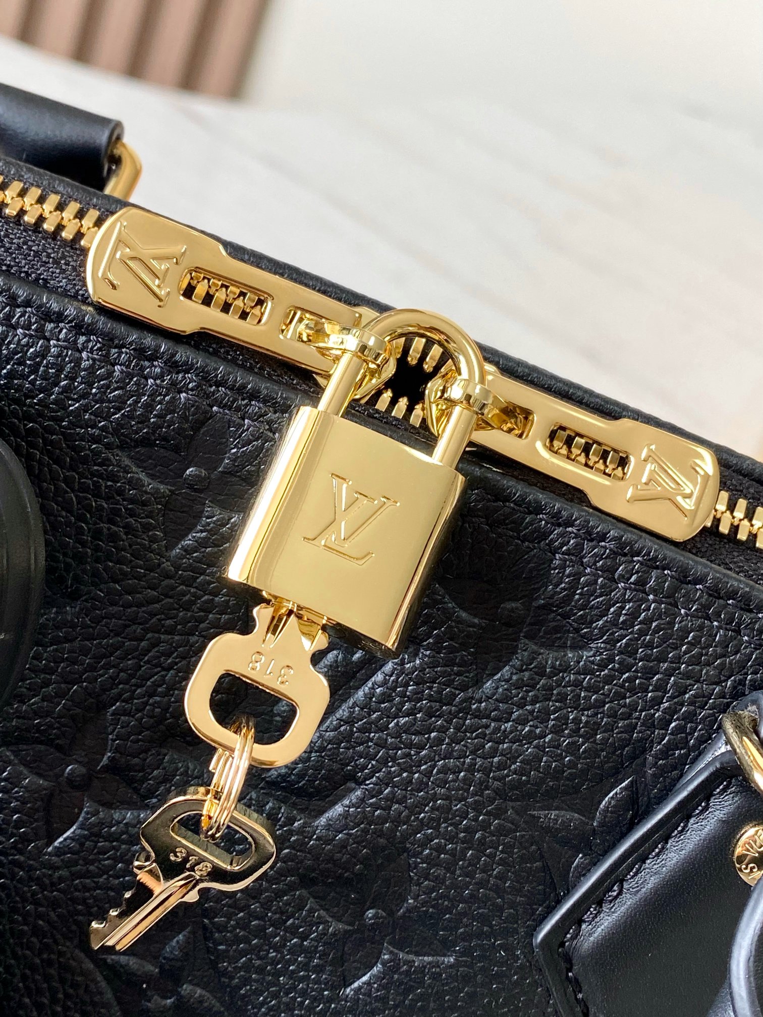 Alma PM Leather Handbag - Image 5