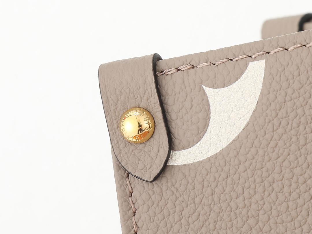 Louis Vuitton Onthego Small Tote Bag - Image 5