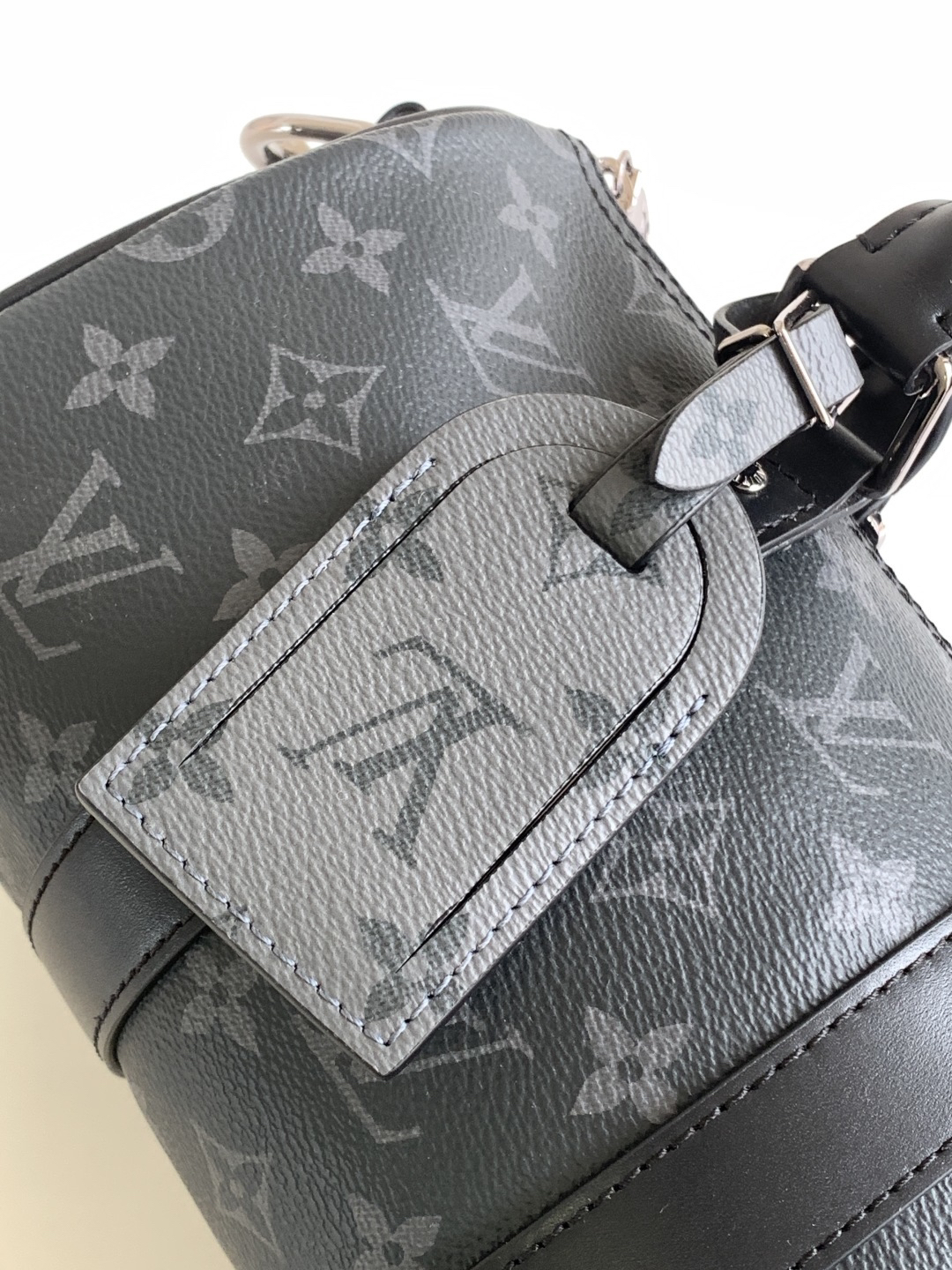 Louis Vuitton Keepall 25 Crossbody Bag in Monogram Eclipse Reverse Canvas - Image 5