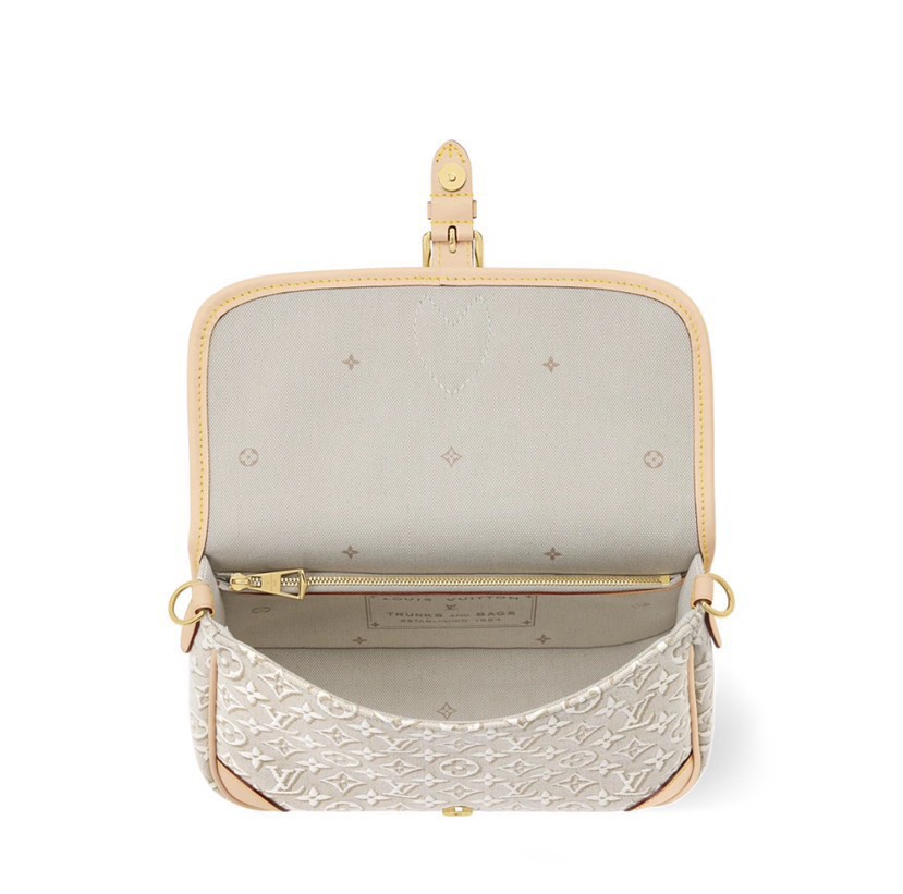 Louis Vuitton Diane Small Crossbody Bag M29795 - Image 5