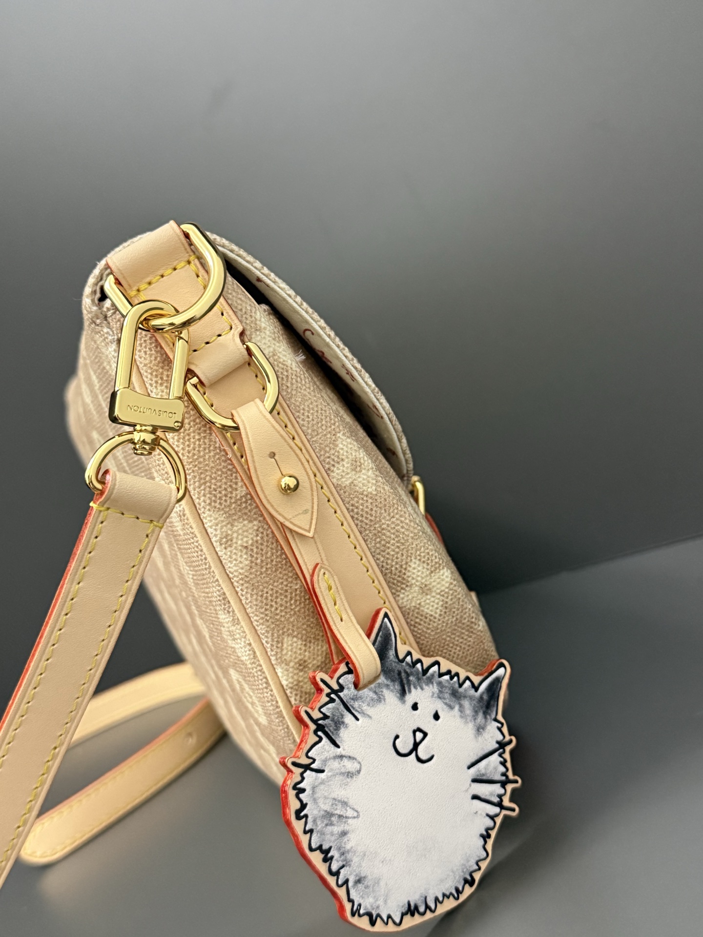 Louis Vuitton M15134 Escale Handbag with Meowgram Cat Motif - Image 5