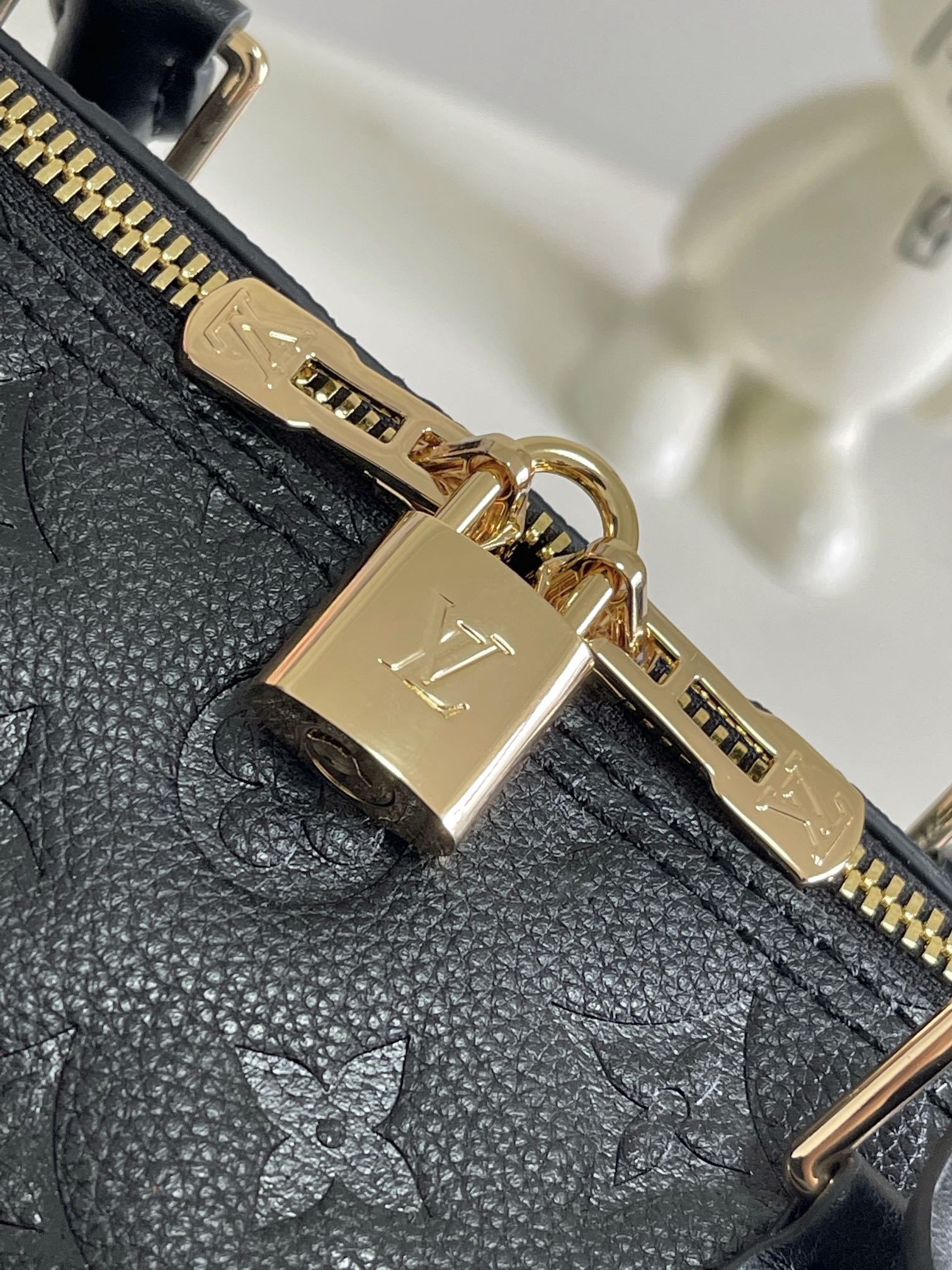 Louis Vuitton Speedy Soft 30 Handbag - Image 5