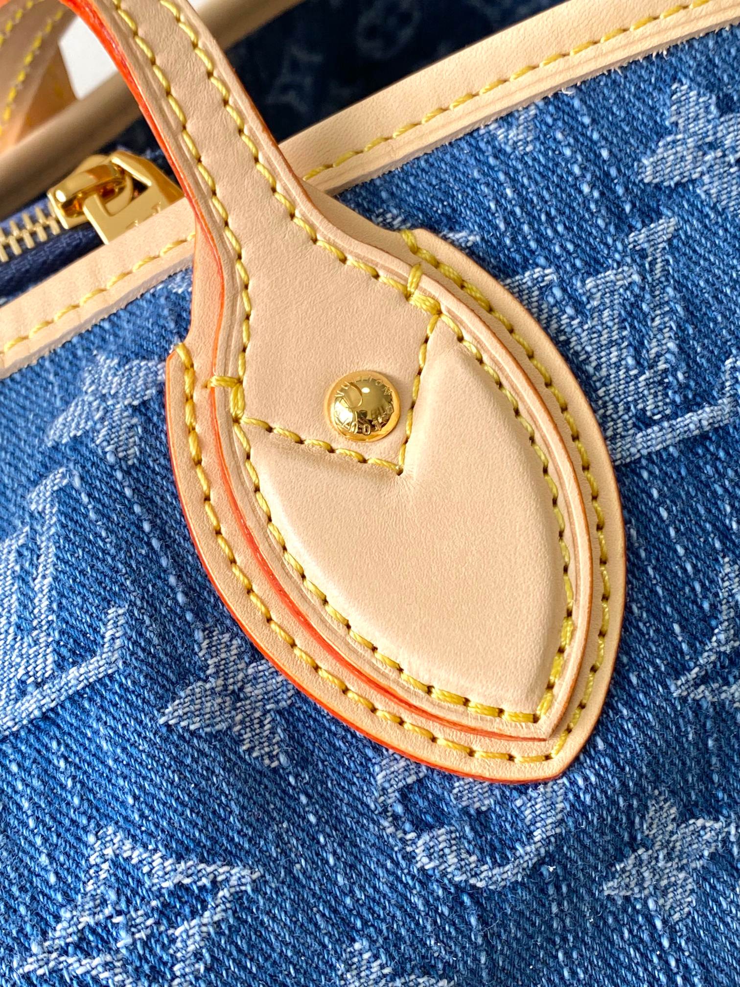 Louis Vuitton Neverfull Medium Tote Bag in Monogram Denim Canvas - Image 5
