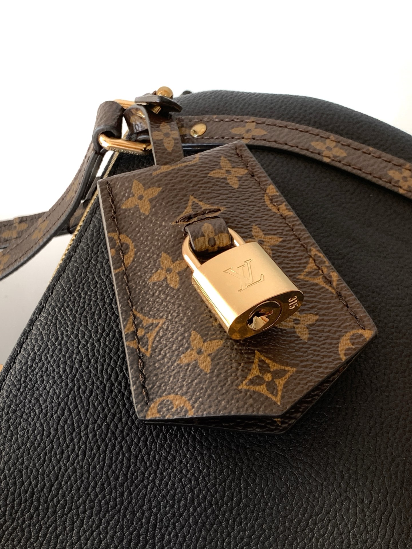 Louis Vuitton Express Small Black Cowhide Crossbody Bag - Image 5
