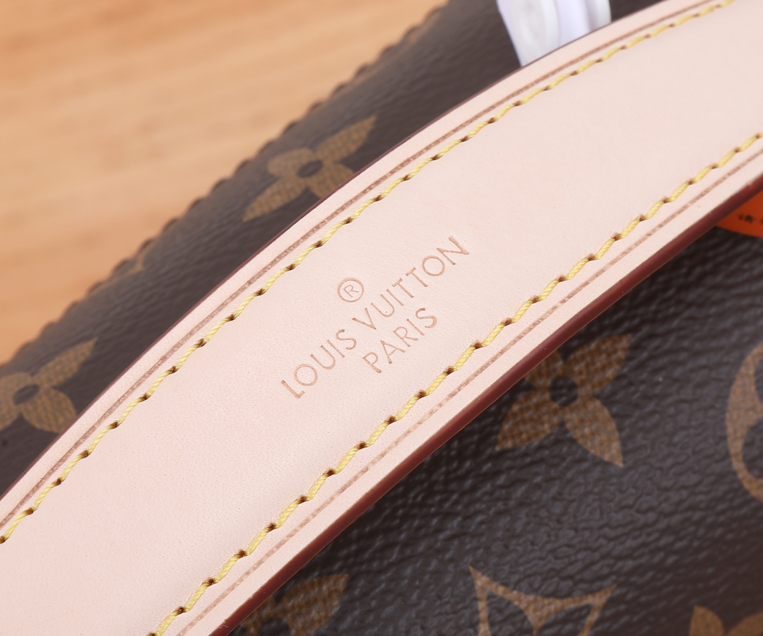 Louis Vuitton Pochette Métis Crossbody Handbag - Image 5