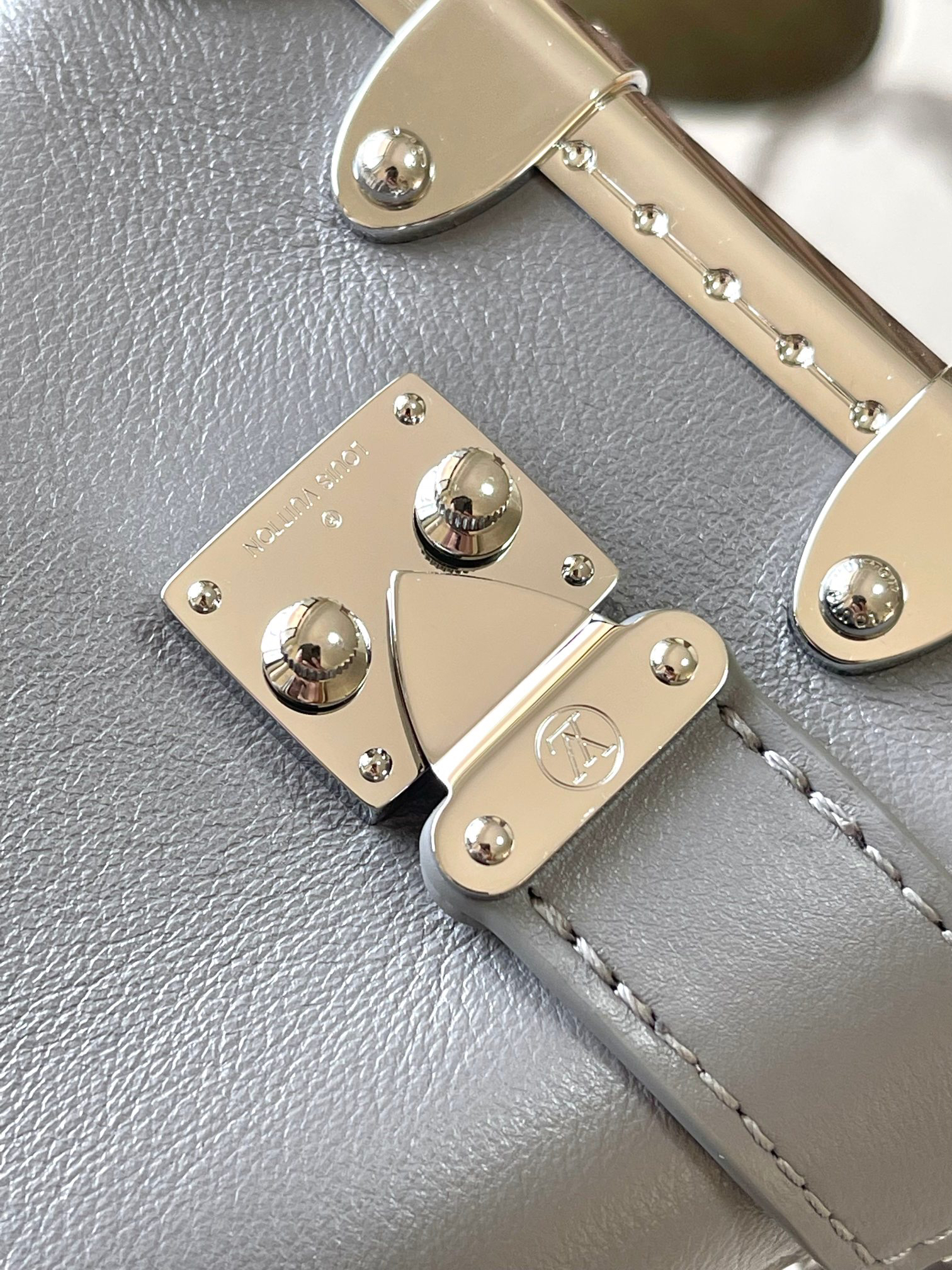 Slim Trunk Handbag - Image 5