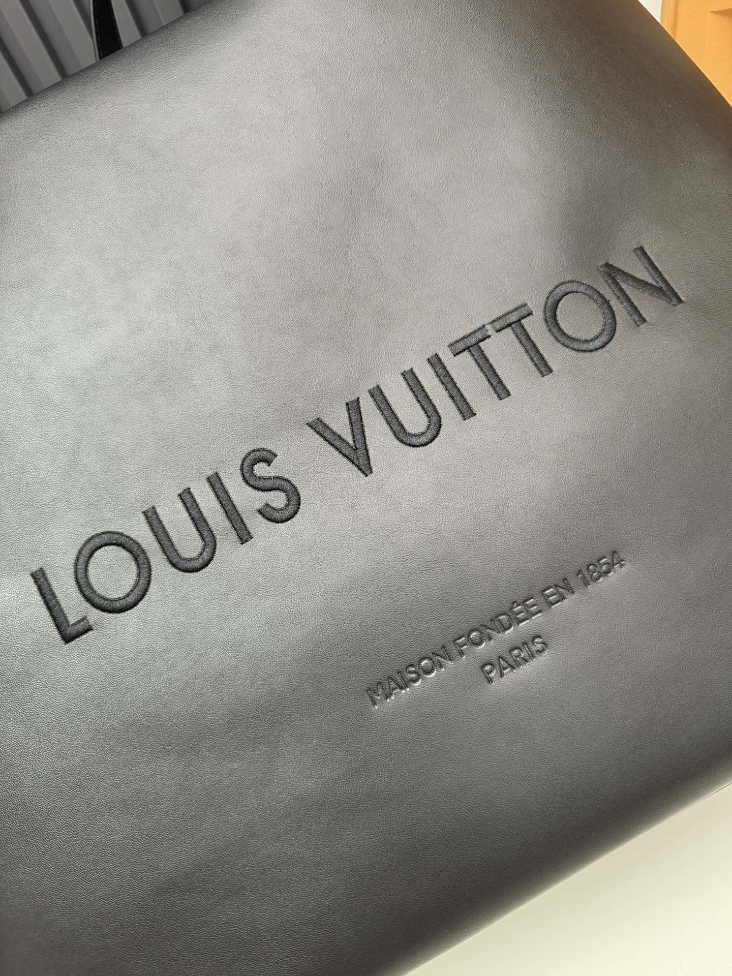 Louis Vuitton M24457 Medium Leather Tote Bag - Image 5