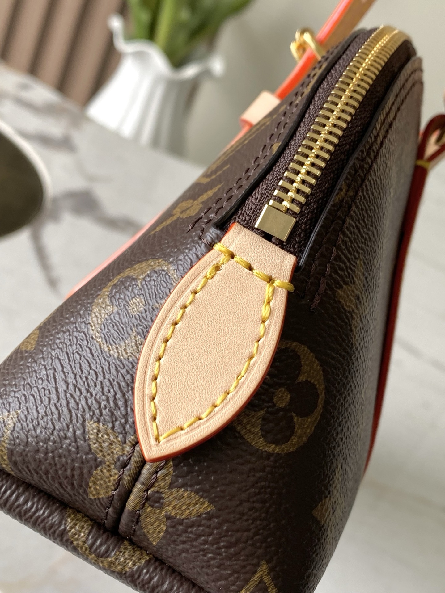 Louis Vuitton Squire East West Monogram Handbag - Image 5