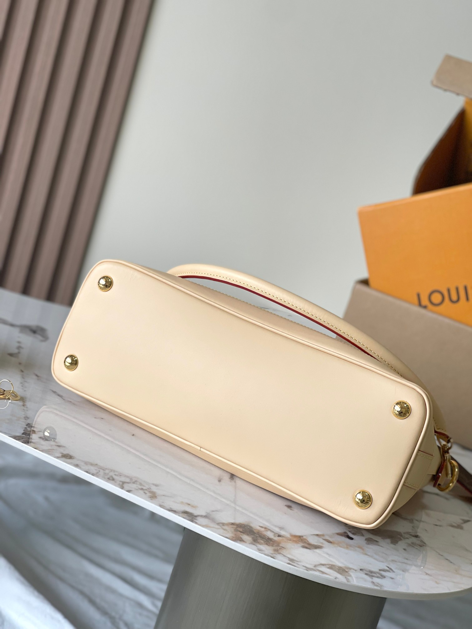 Louis Vuitton Alma Small Handbag - Image 5