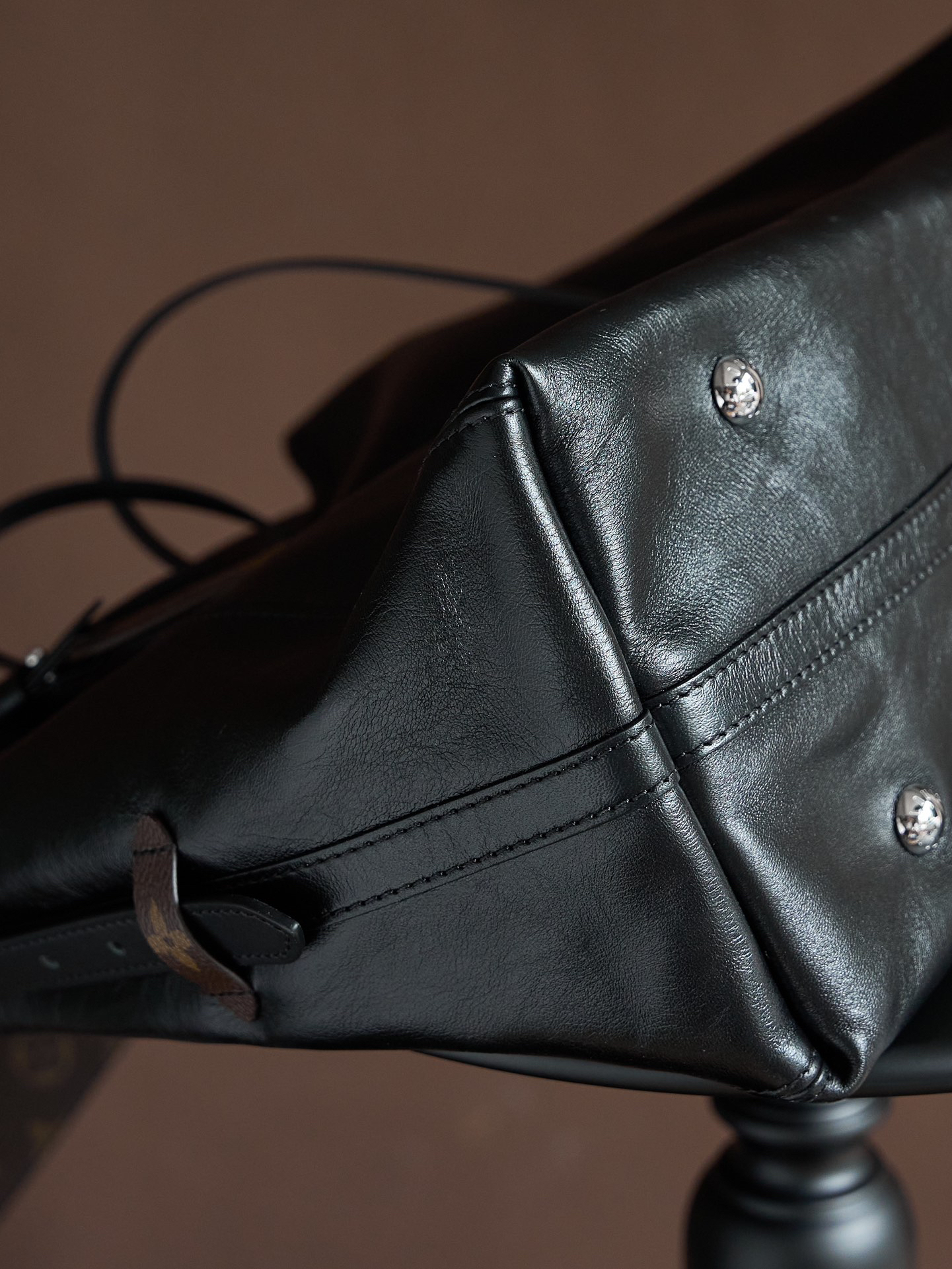 Louis Vuitton CarryAll Dark Handbag - Image 5