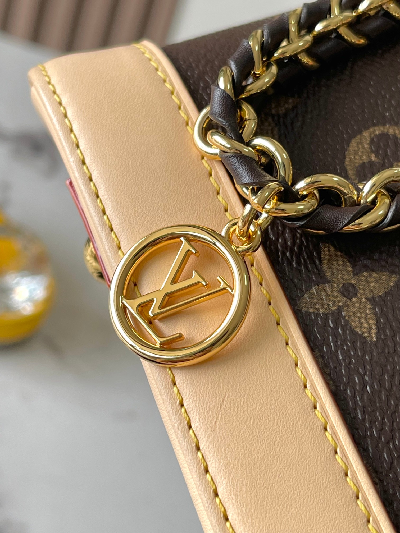 Louis Vuitton Alma Mini Handbag M14933 - Image 5