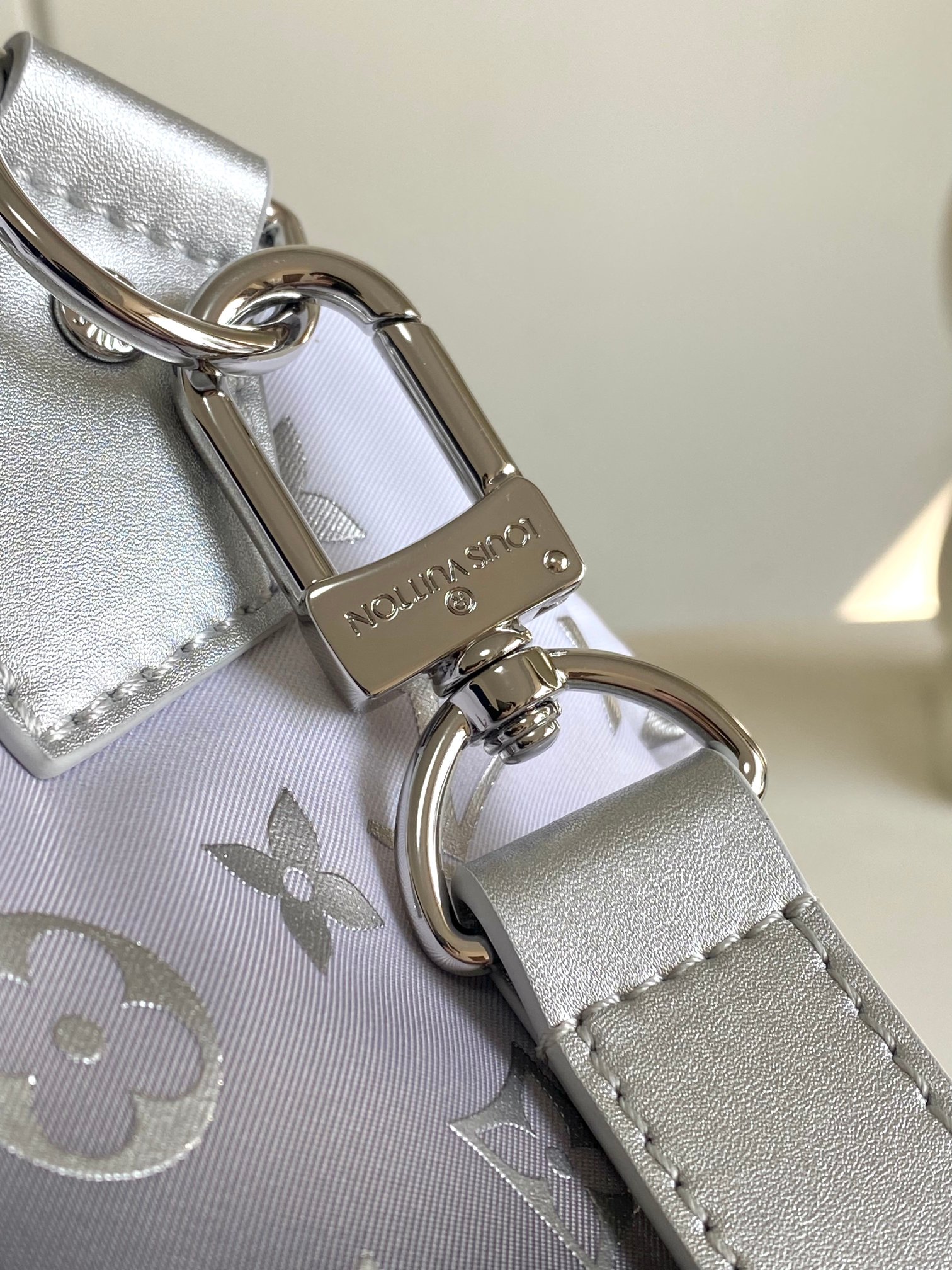 Keepall Bandoulière 45 Travel Bag in Silver Monogram - Image 5