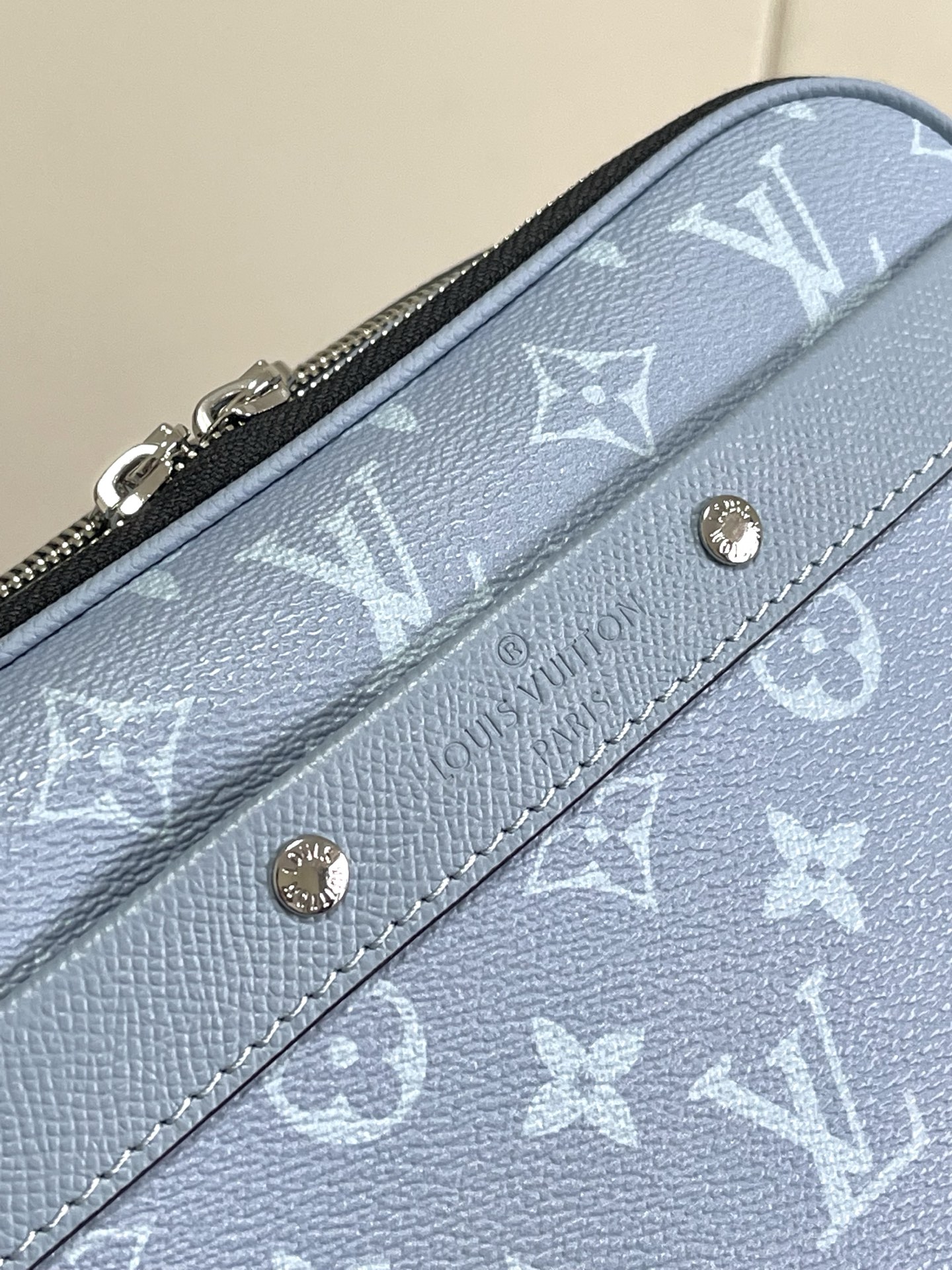 Louis Vuitton Alpha Messenger Bag M14073 - Image 5