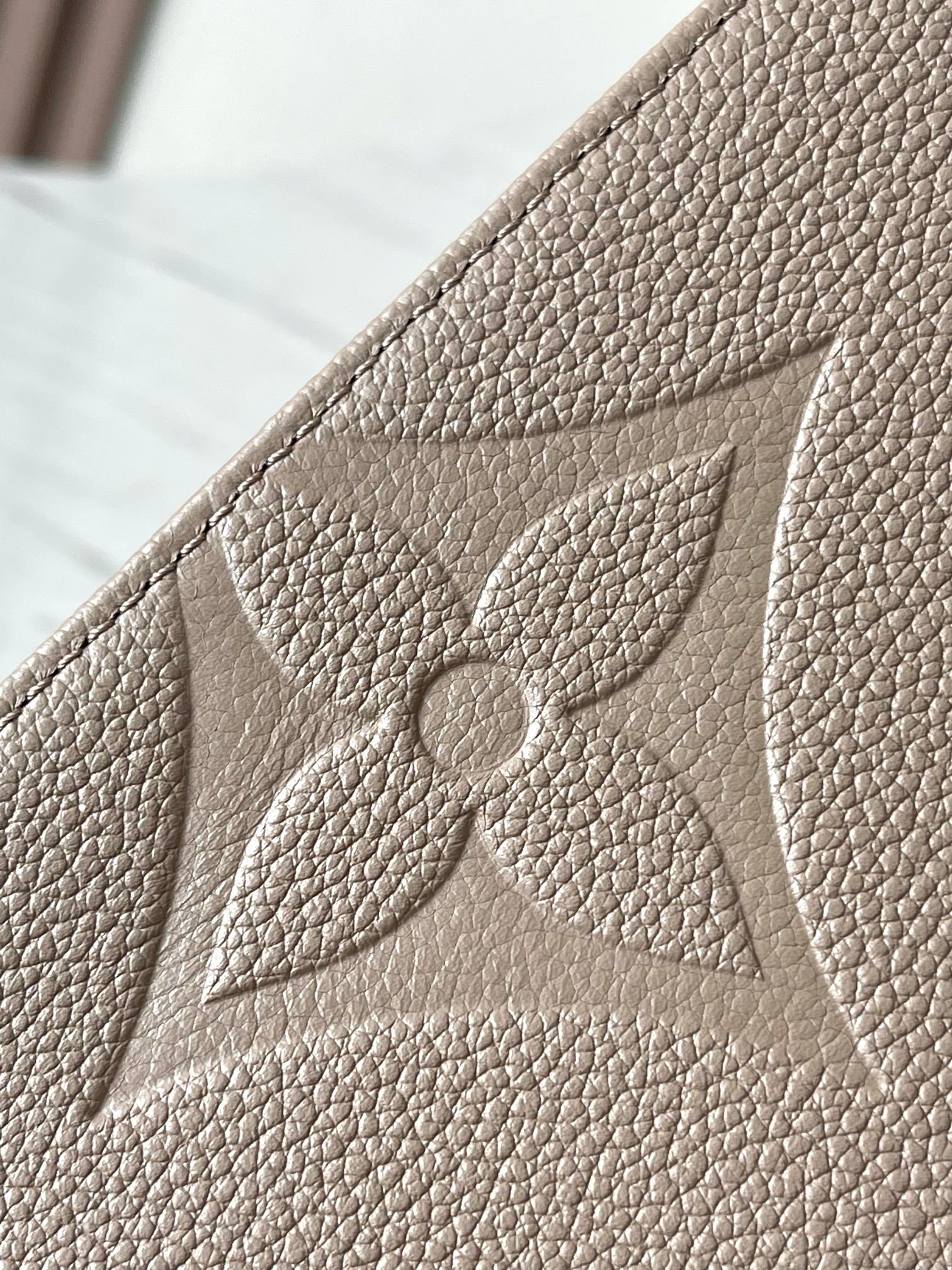 Louis Vuitton Onthego Medium Tote Bag - Image 5