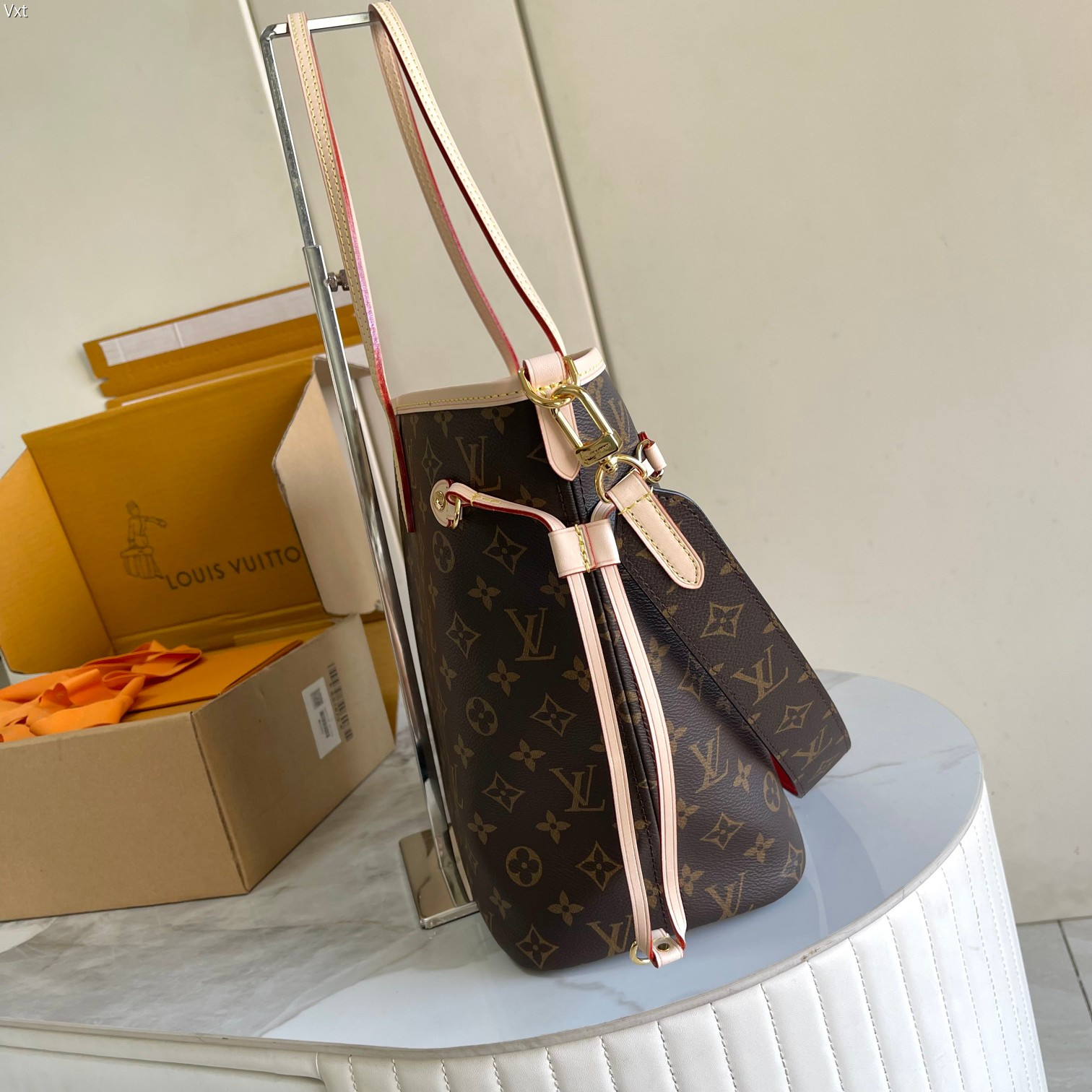 Neverfull MM Tote Bag in Damier Azur Canvas - Image 5