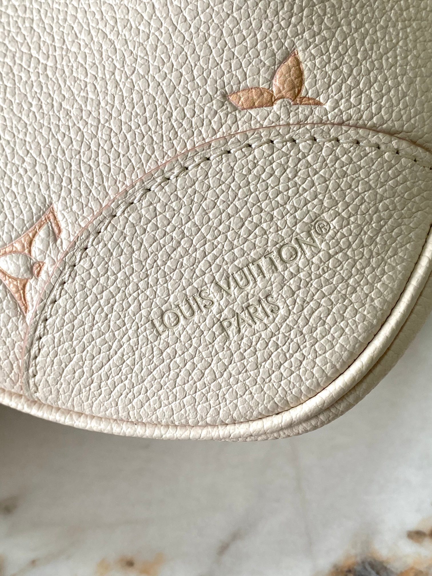 Boulogne Leather Crossbody Bag - Image 5