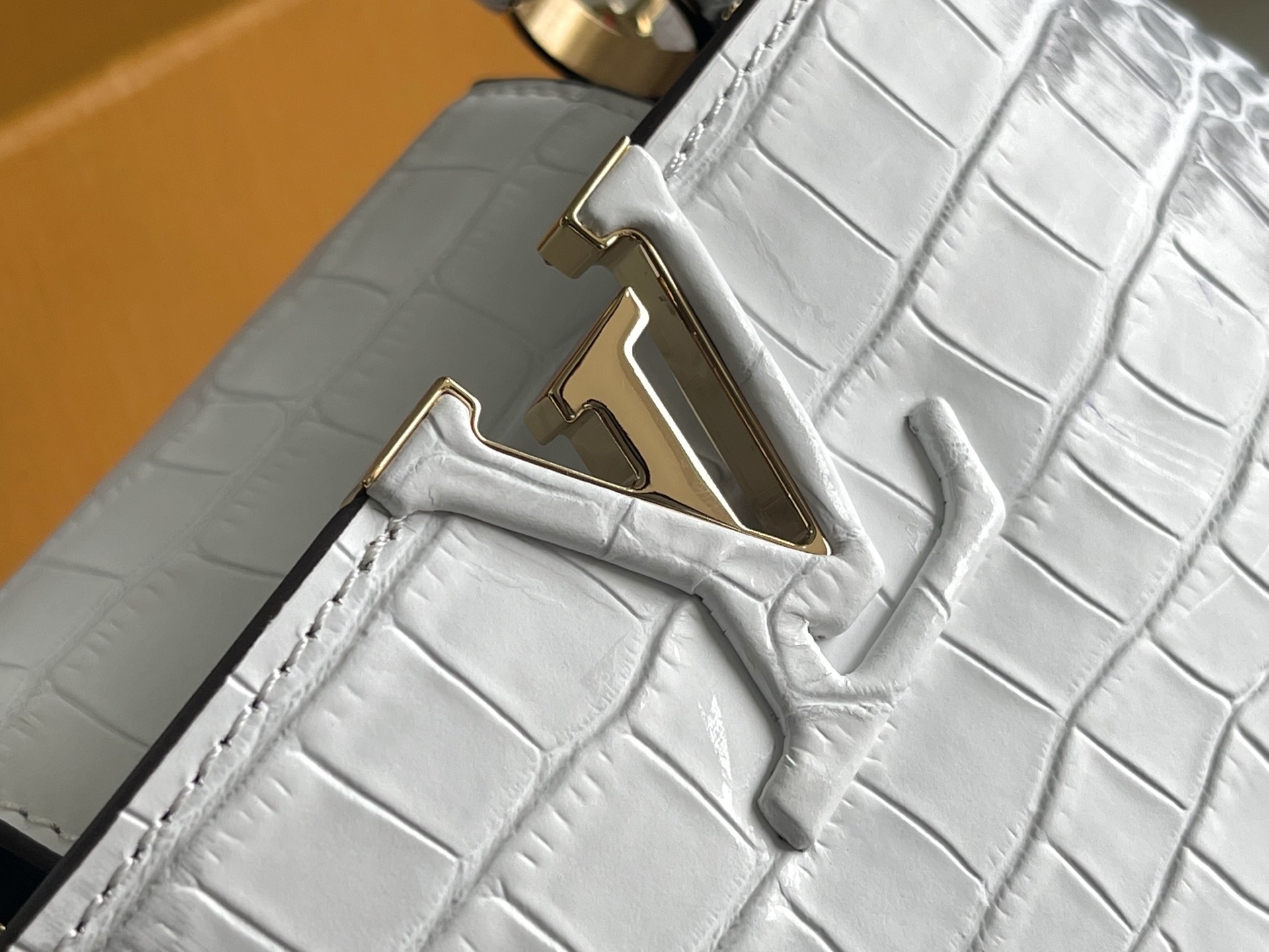 Louis Vuitton Capucines Mini Handbag in White Crocodile-Embossed Leather - Image 5