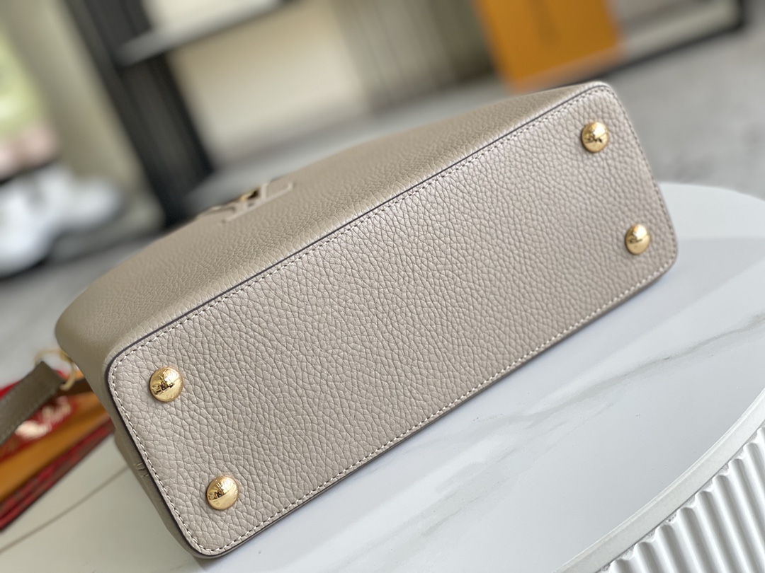 Louis Vuitton Capucines Handbag M94428, Elephant Gray, Medium Gold-Tone Hardware - Image 5