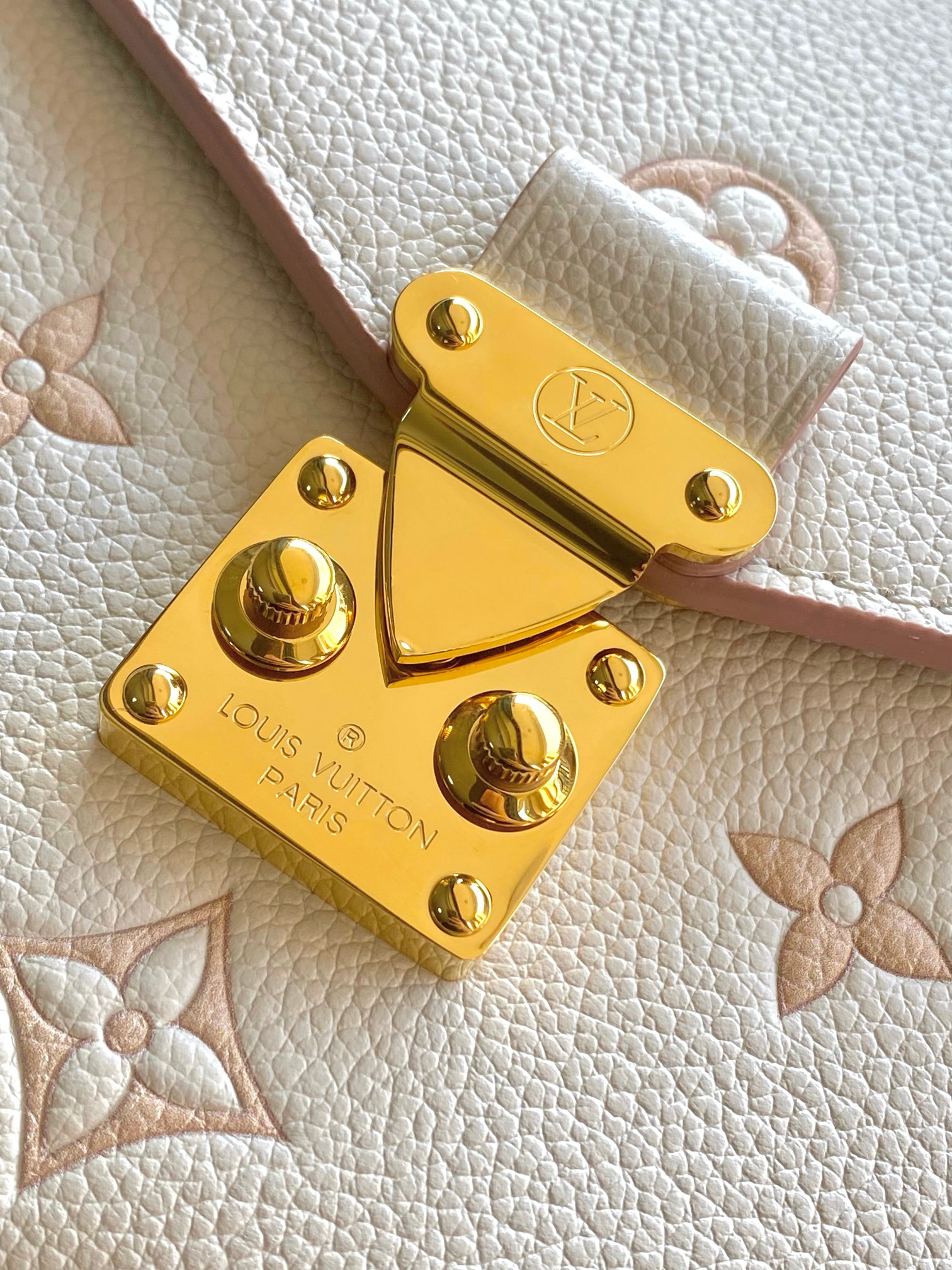 Pochette Metis MM Crossbody Bag - Image 5