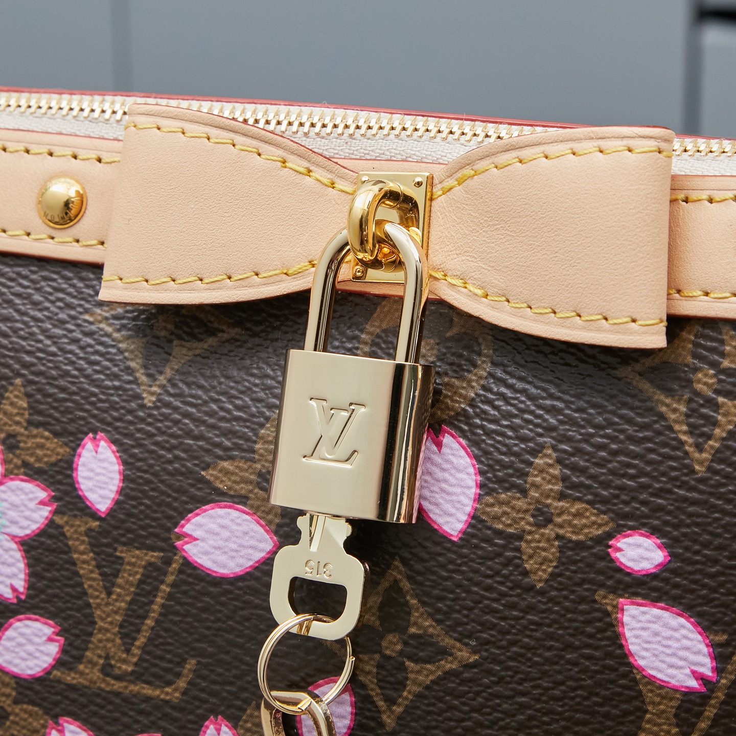Louis Vuitton M13666 Pochette Cherry Blossom Monogram Clutch - Image 5