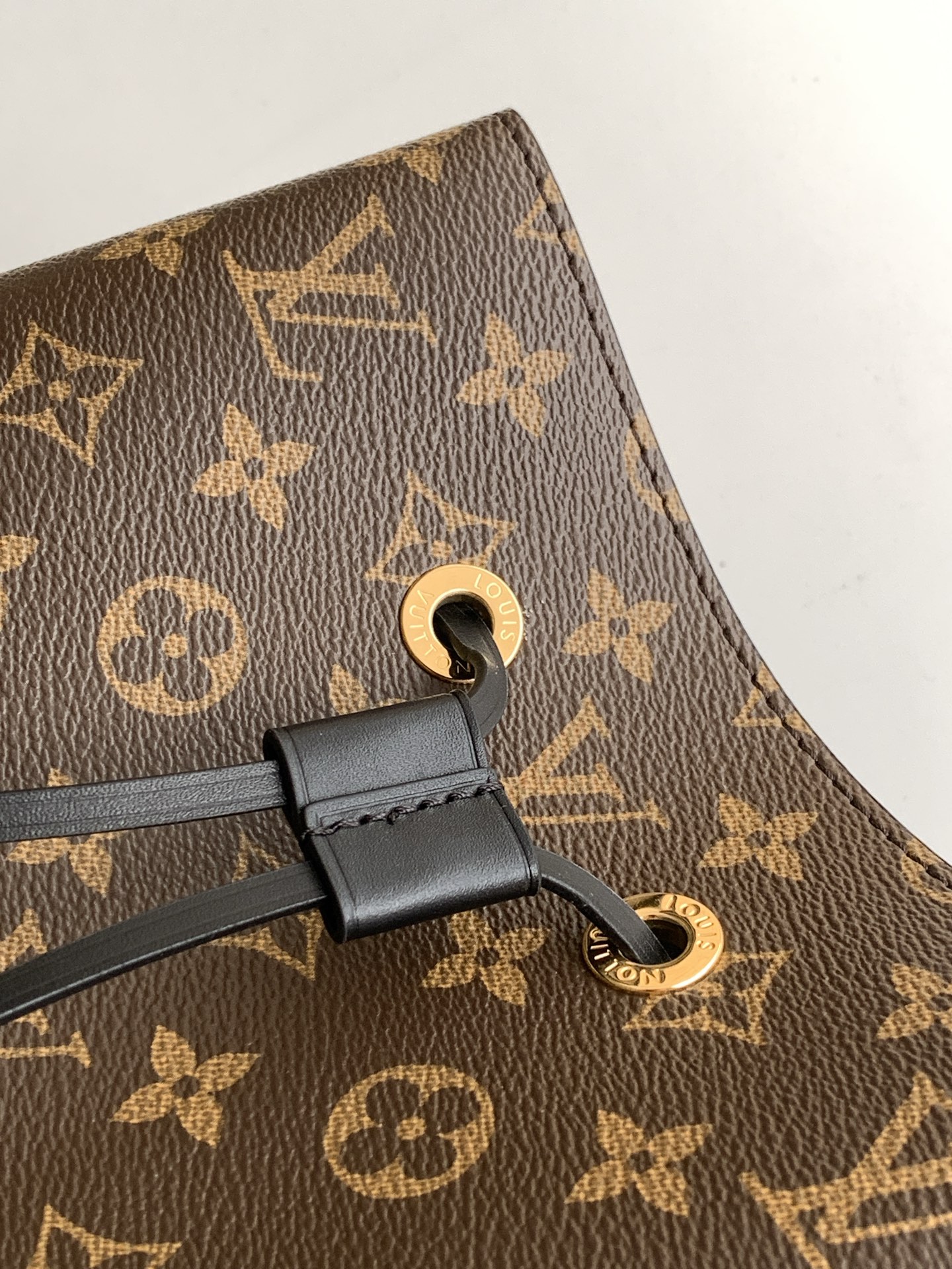 Louis Vuitton NeoNoe Monogram Shoulder Bag - Image 5
