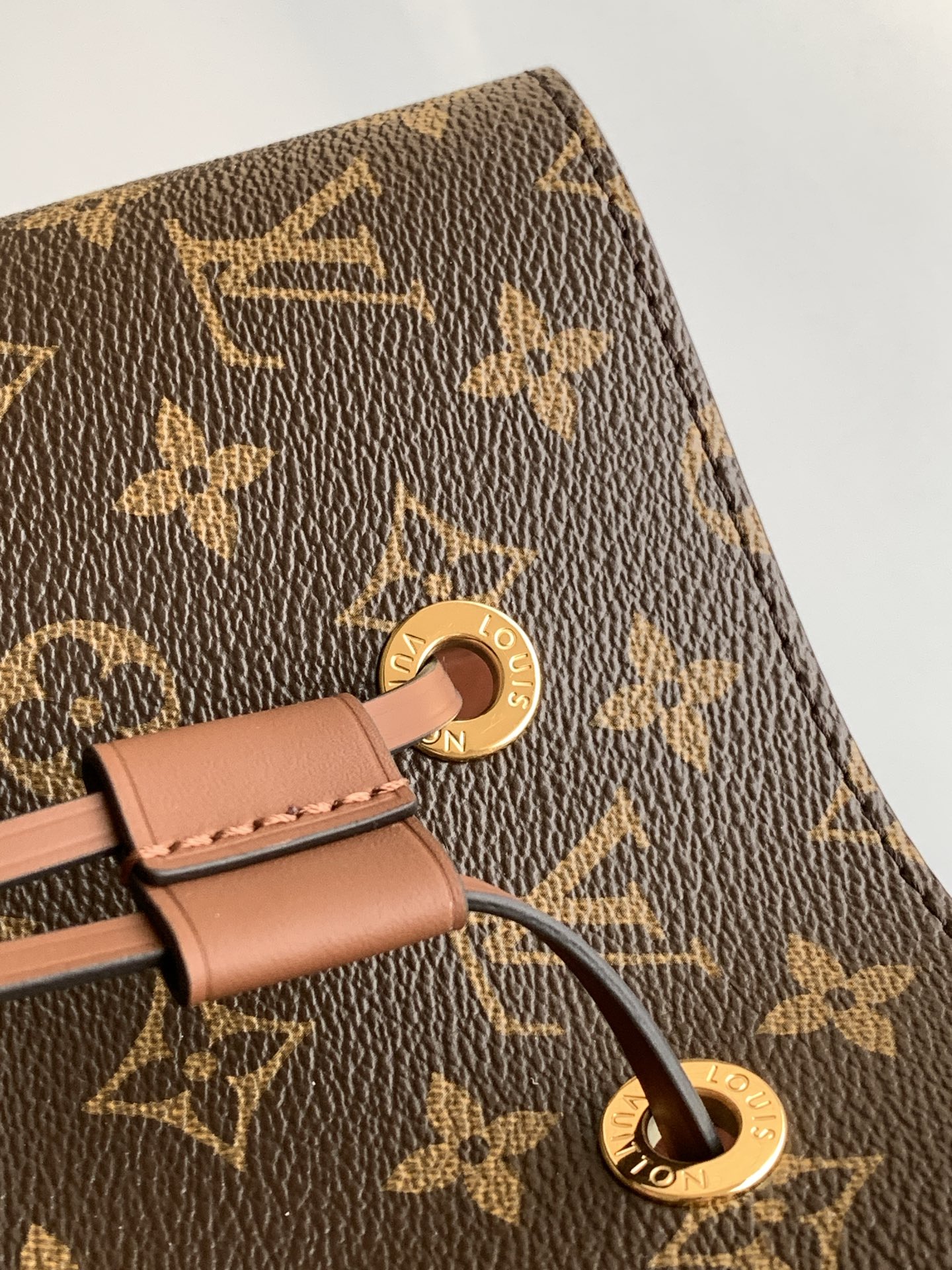 Louis Vuitton NéoNoé Bucket Bag in Monogram Canvas - Image 5
