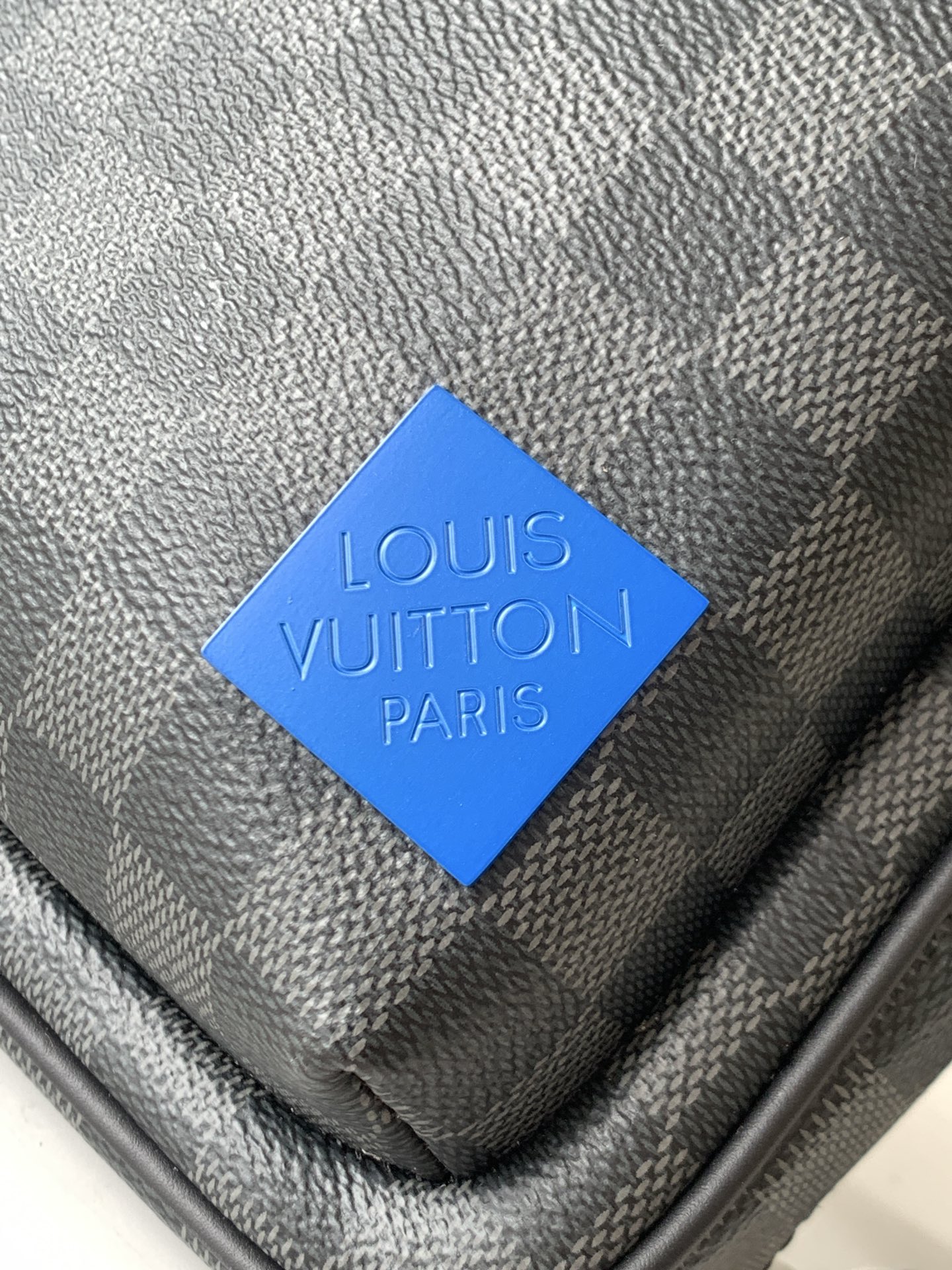 Louis Vuitton Avenue Shoulder Bag M45302 in Damier Graphite - Image 5