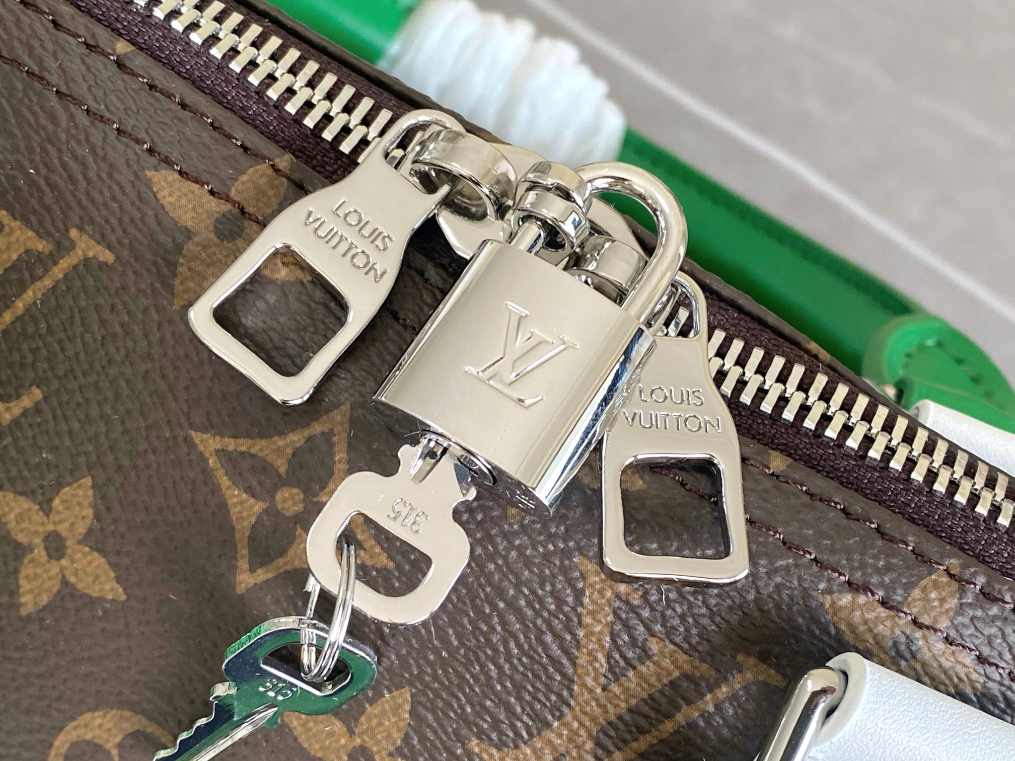 Louis Vuitton Keepall Bandoulière 50 Travel Bag M13926 - Image 5