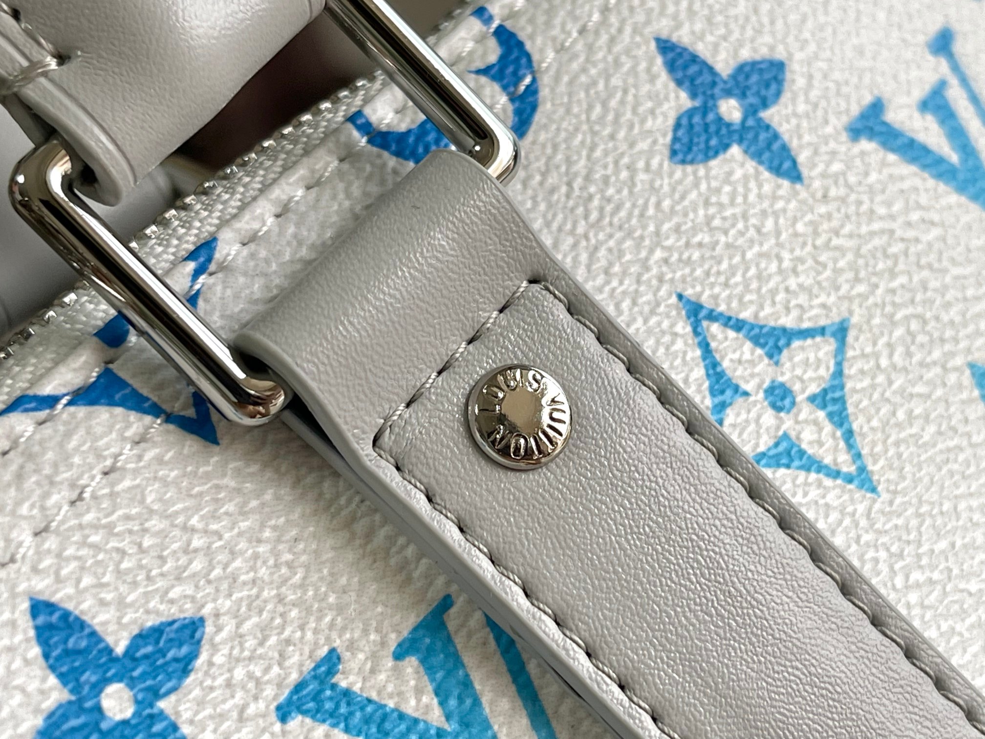 Louis Vuitton Keepall Bandoulière 55 Travel Bag - Image 5