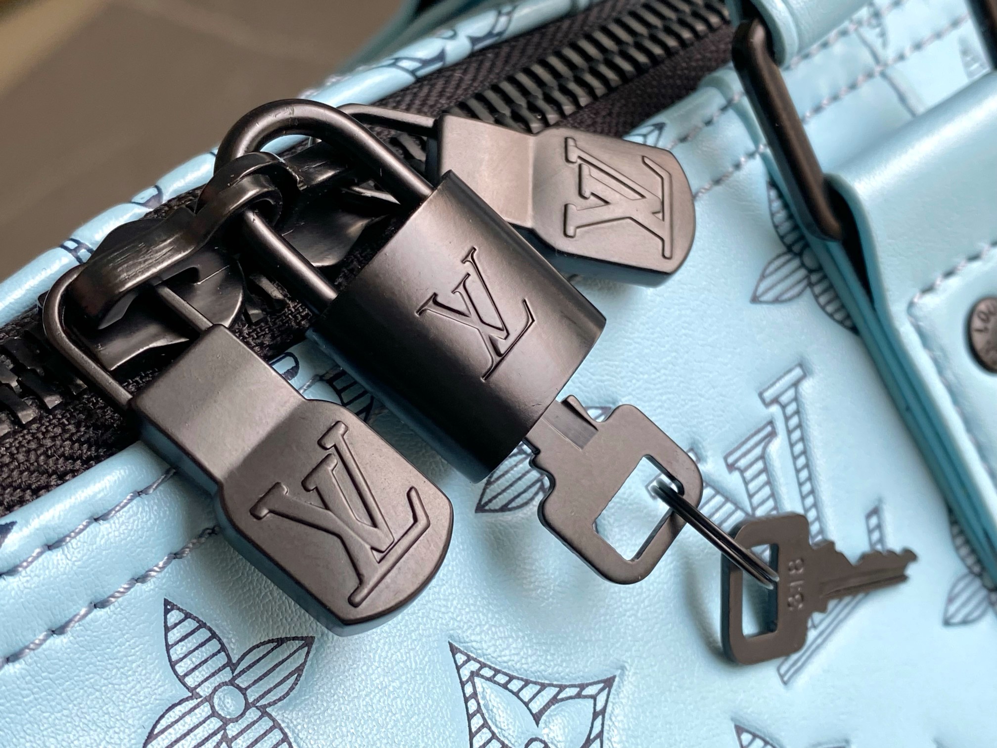 Louis Vuitton Keepall Bandoulière 50 Travel Bag - Image 5