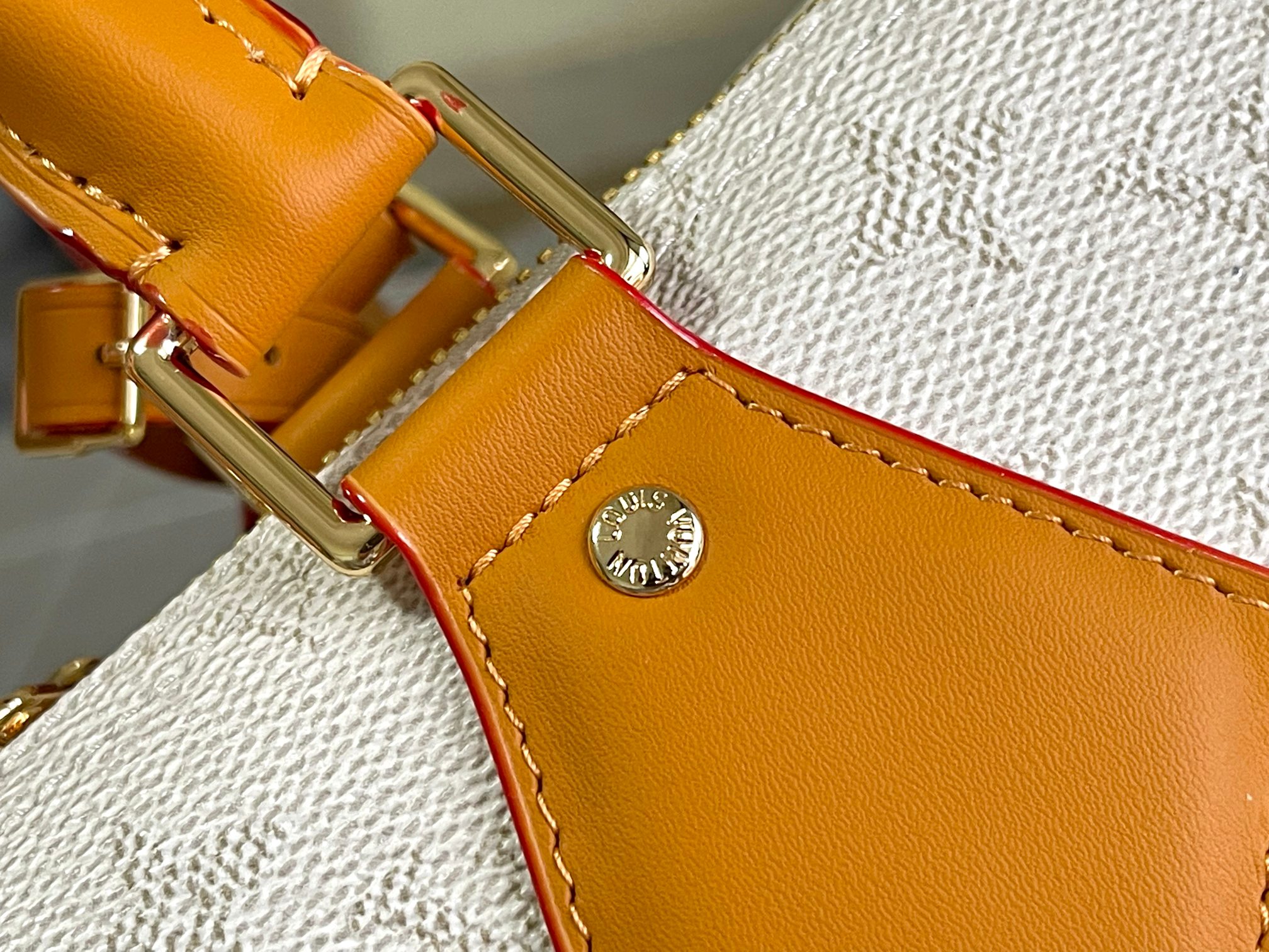 Louis Vuitton Keepall Bandoulière 45 Travel Bag in White Monogram Heritage - Image 5