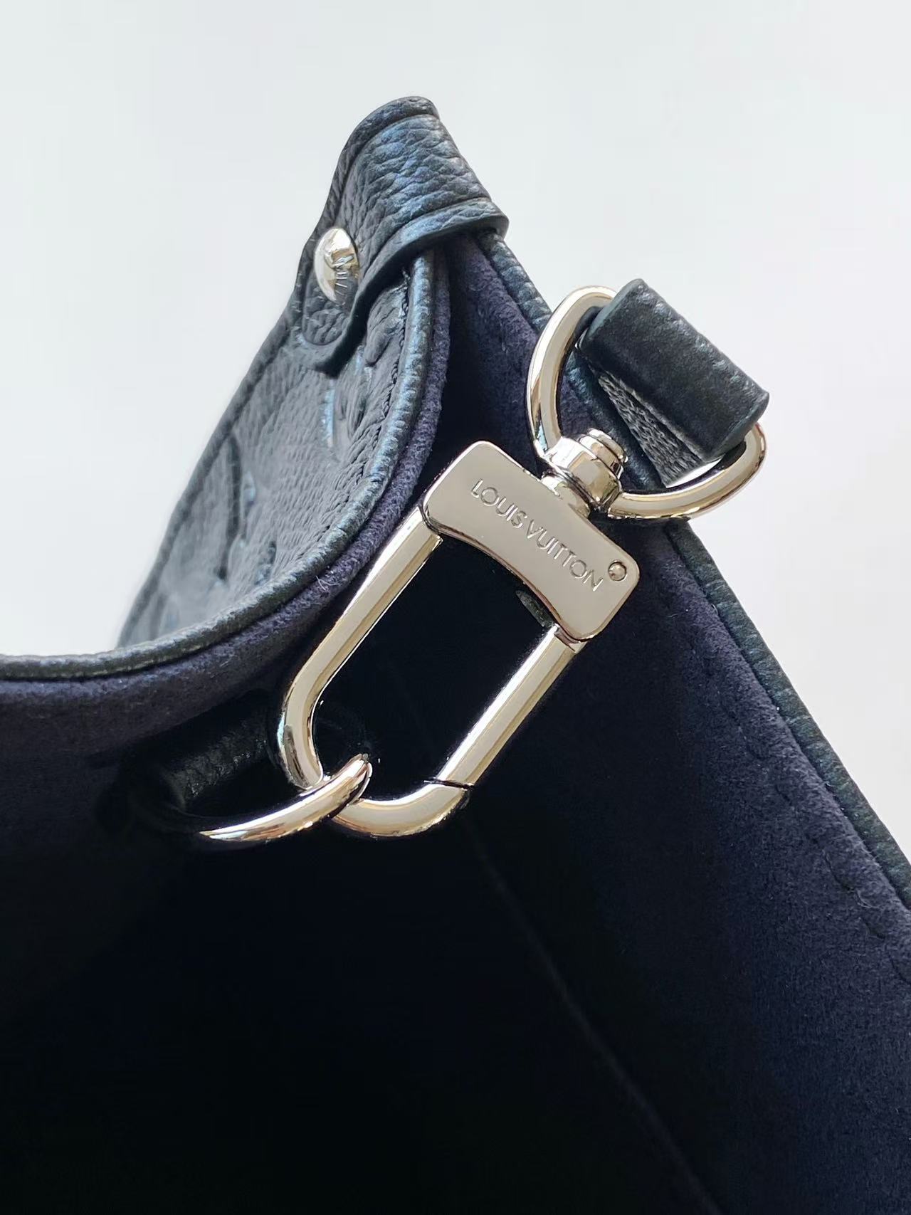 Louis Vuitton OnTheGo Tote Bag - Image 5