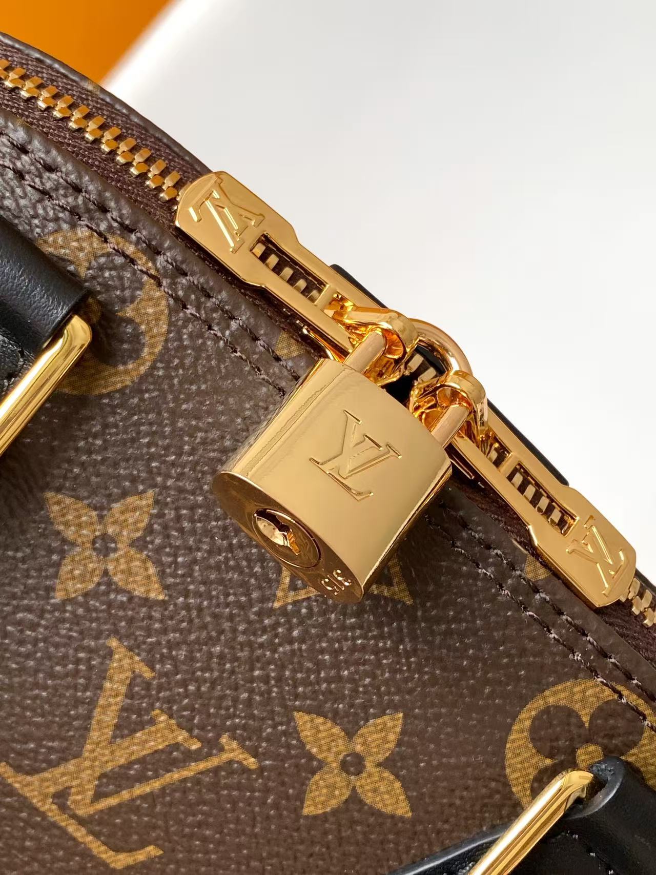 Louis Vuitton Alma BB M26084 Handbag - Image 5