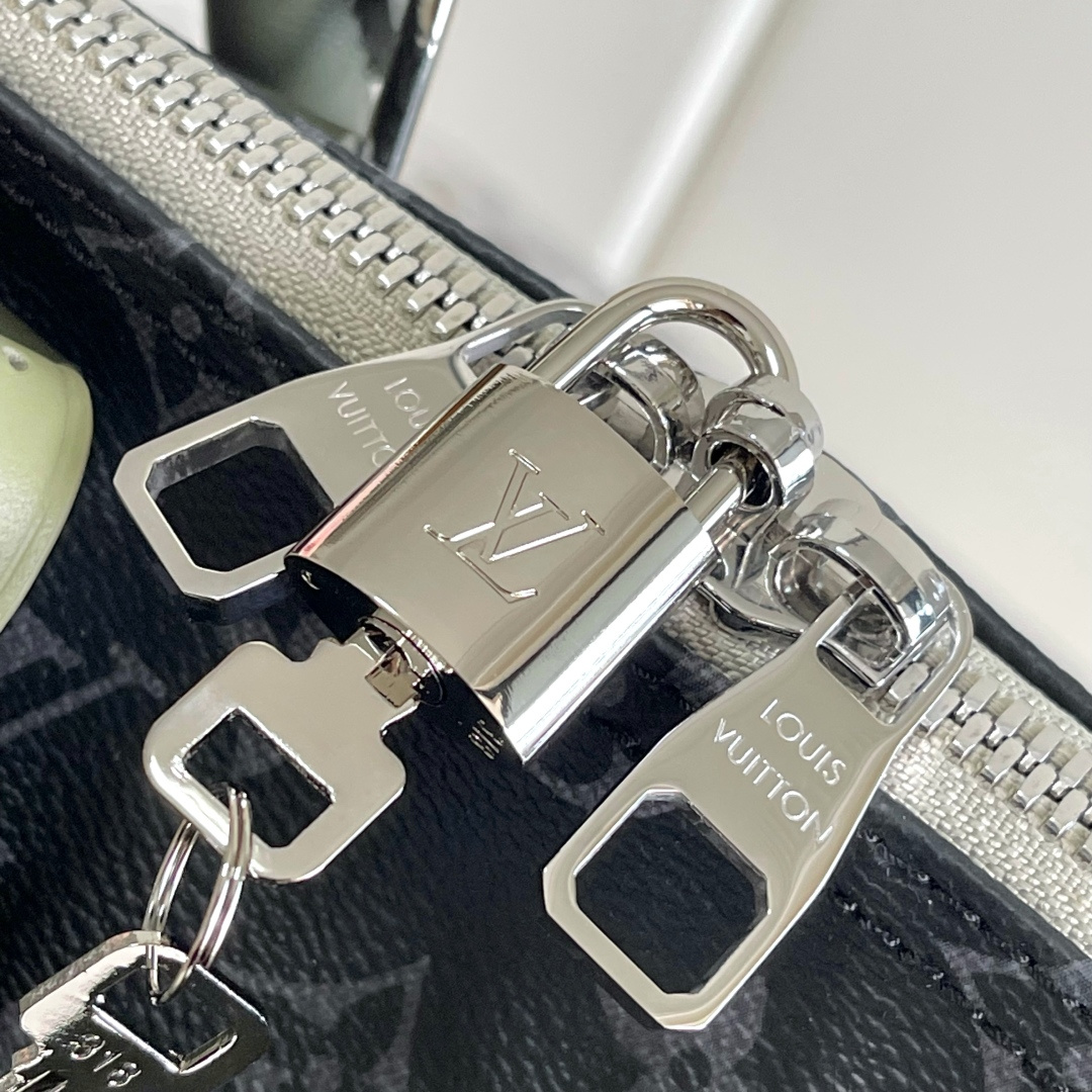Keepall Bandoulière 45 Travel Bag in Monogram Eclipse Canvas - Image 5