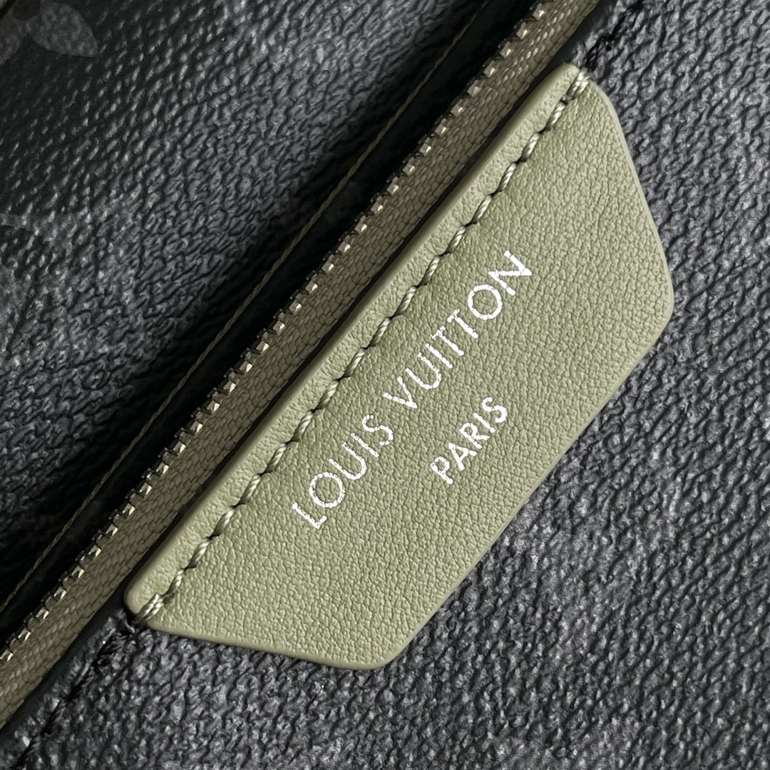 Louis Vuitton Trio Messenger Bag in Monogram Eclipse Canvas - Image 5