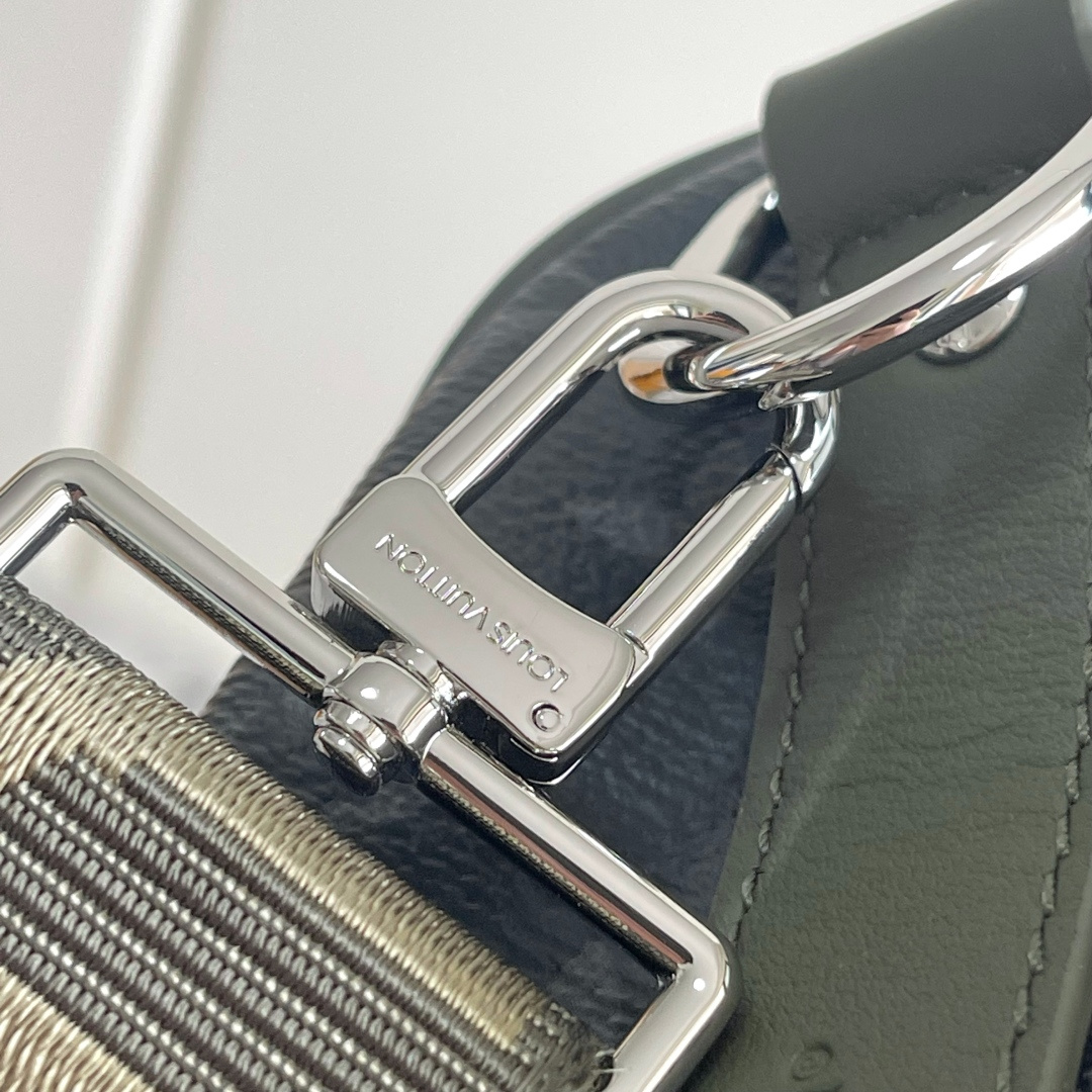 Keepall Bandoulière 25 Travel Bag in Monogram Eclipse Canvas - Image 5