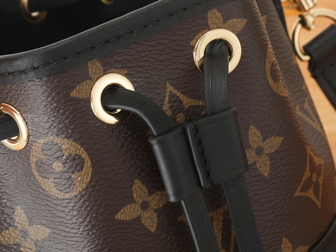 Louis Vuitton Canoé Monogram Canvas Handbag - Image 5