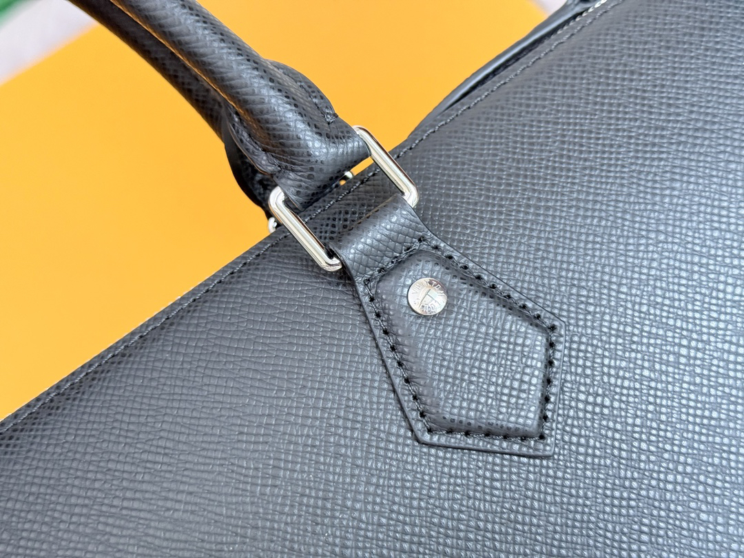 Louis Vuitton Slim Briefcase in Taiga Leather, Model M30810 - Image 5