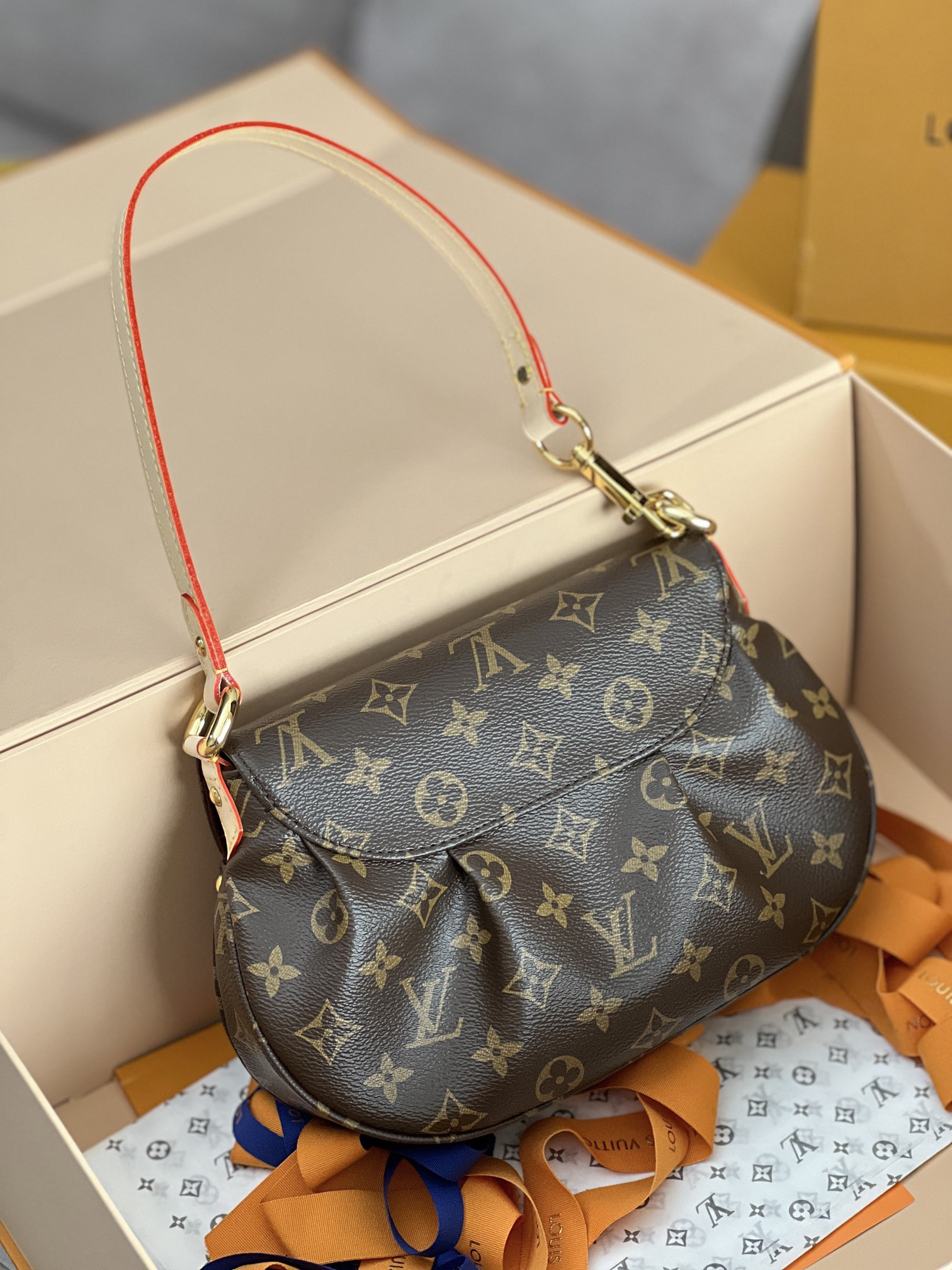 Louis Vuitton Sunset M13617 Shoulder Bag in Monogram Denim Canvas - Image 5